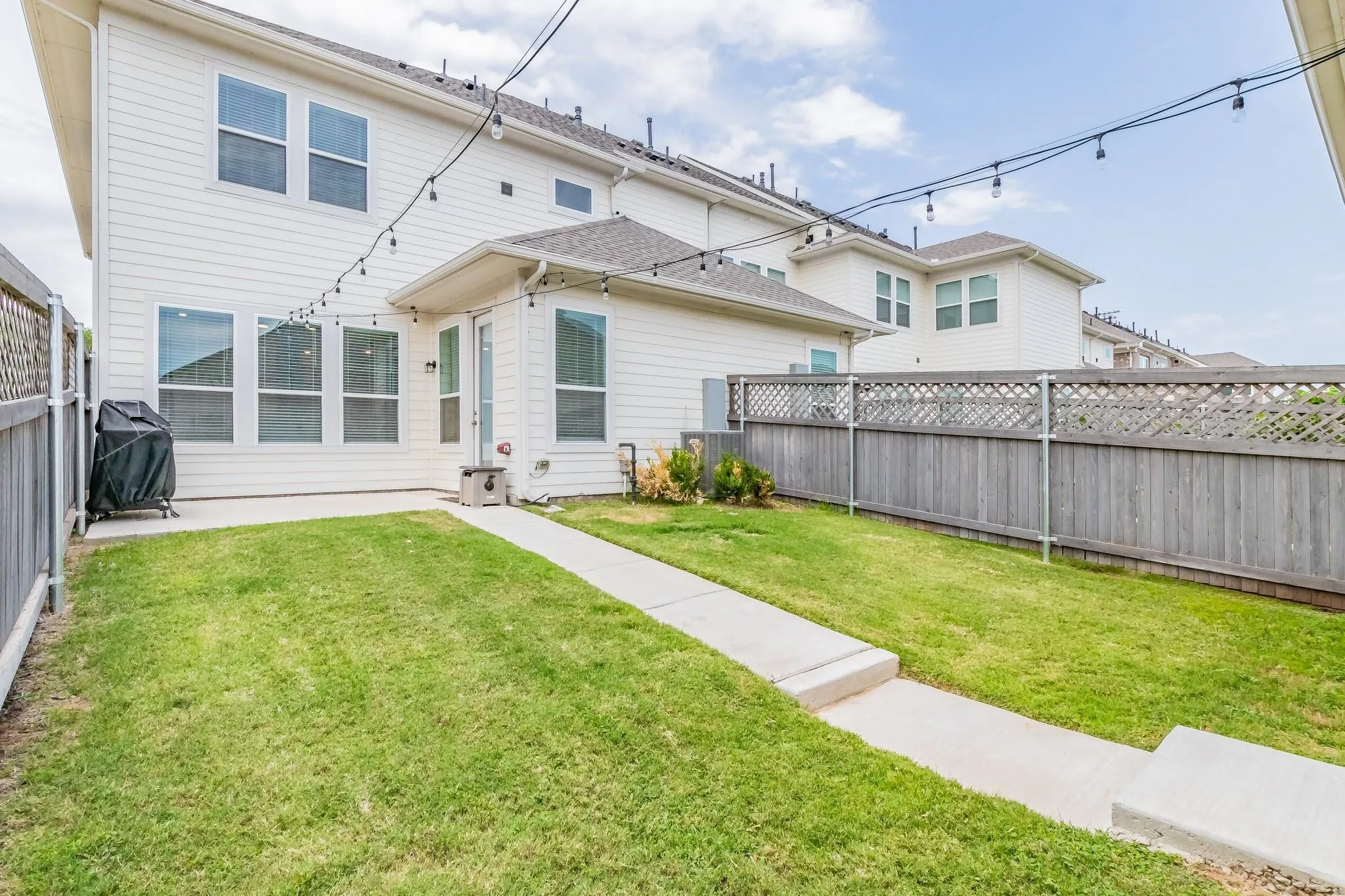 Townhouse For Sale in Tarrant County , 8850 Ice House Drive, North Richland Hills, Texas 76180, 3 Bedroom, 3 Bathroom, 2 Garage spaces, 2,220 Sqft, built in 2019, mls#21395893, Real Estate Agent in North Richland Hills, Homes For Sale in Tarrant county, Homes For Sale in North Richland Hills, Realtor in North Richland Hills Texas, Real Estate Brokerage Independent Realty Texas, Luminita Cordes Realtor