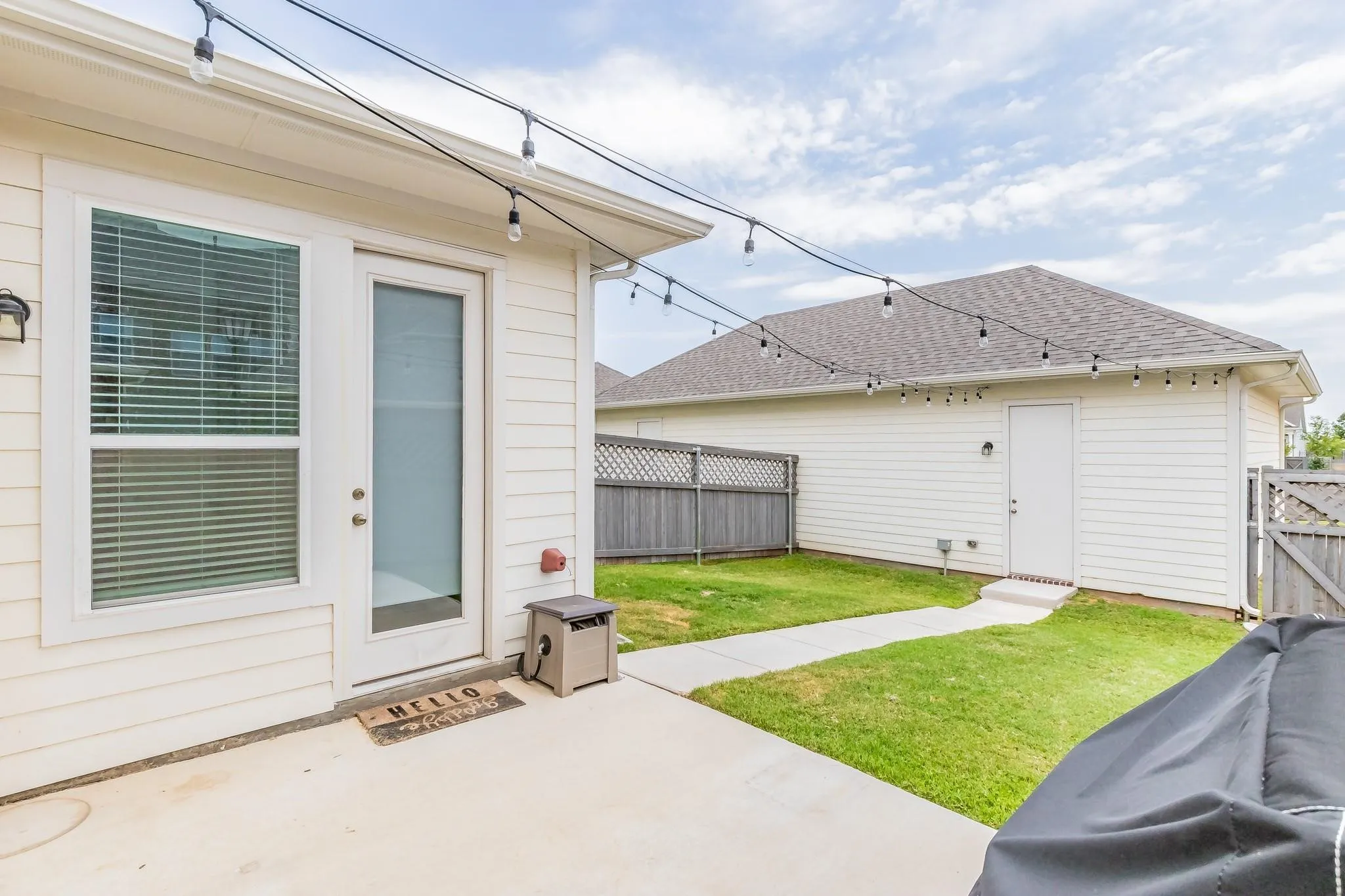 Townhouse For Sale in Tarrant County , 8850 Ice House Drive, North Richland Hills, Texas 76180, 3 Bedroom, 3 Bathroom, 2 Garage spaces, 2,220 Sqft, built in 2019, mls#21395893, Real Estate Agent in North Richland Hills, Homes For Sale in Tarrant county, Homes For Sale in North Richland Hills, Realtor in North Richland Hills Texas, Real Estate Brokerage Independent Realty Texas, Luminita Cordes Realtor