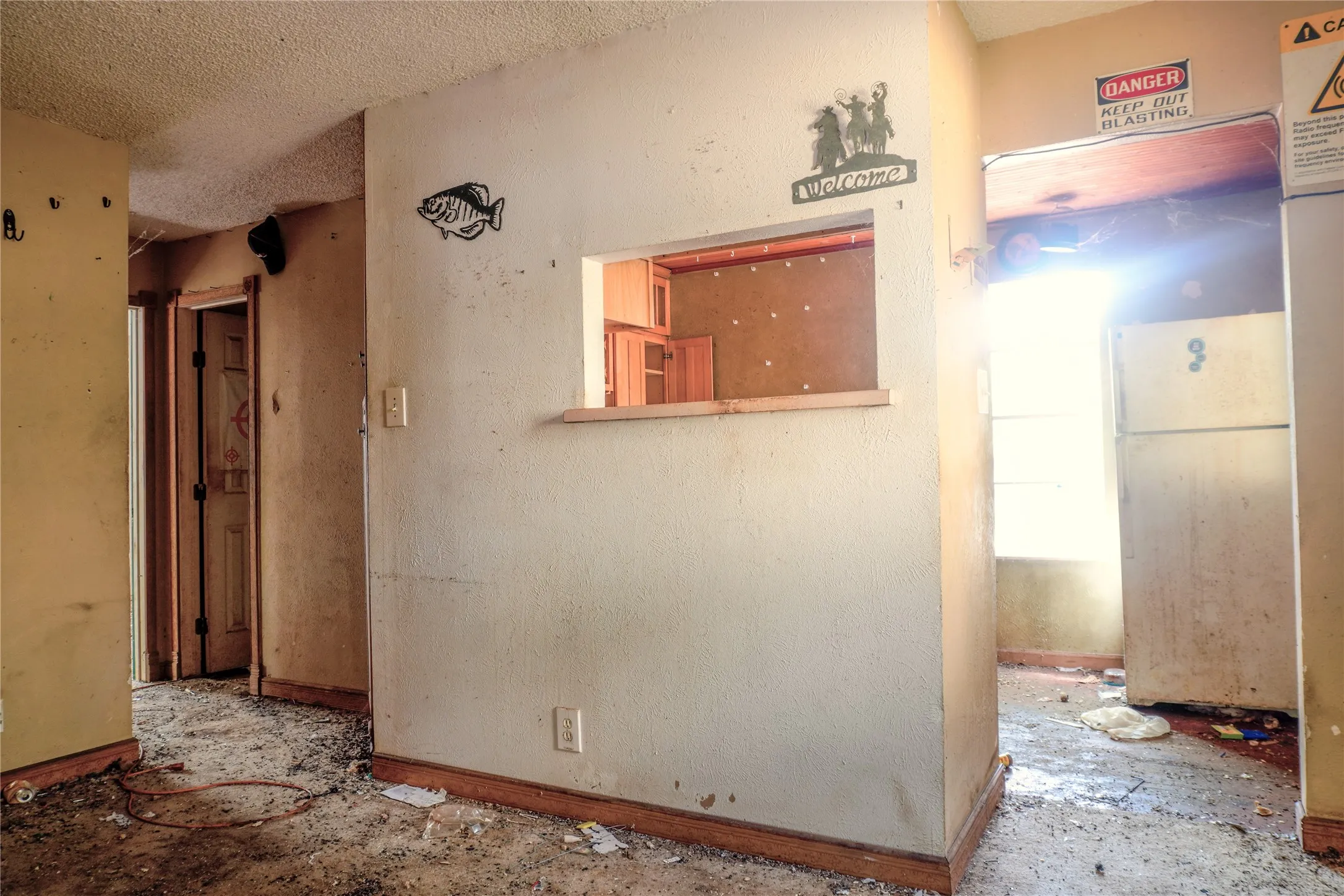 Single Family Residence For Sale in Tarrant County , 2832 Milam Street, Fort Worth, Texas 76112, 1 Bedroom, 1 Bathroom, 1 Garage spaces, 672 Sqft, built in 1951, mls#21396637, Real Estate Agent in Fort Worth, Homes For Sale in Tarrant county, Homes For Sale in Fort Worth, Realtor in Fort Worth Texas, Real Estate Brokerage Independent Realty Texas, Luminita Cordes Realtor