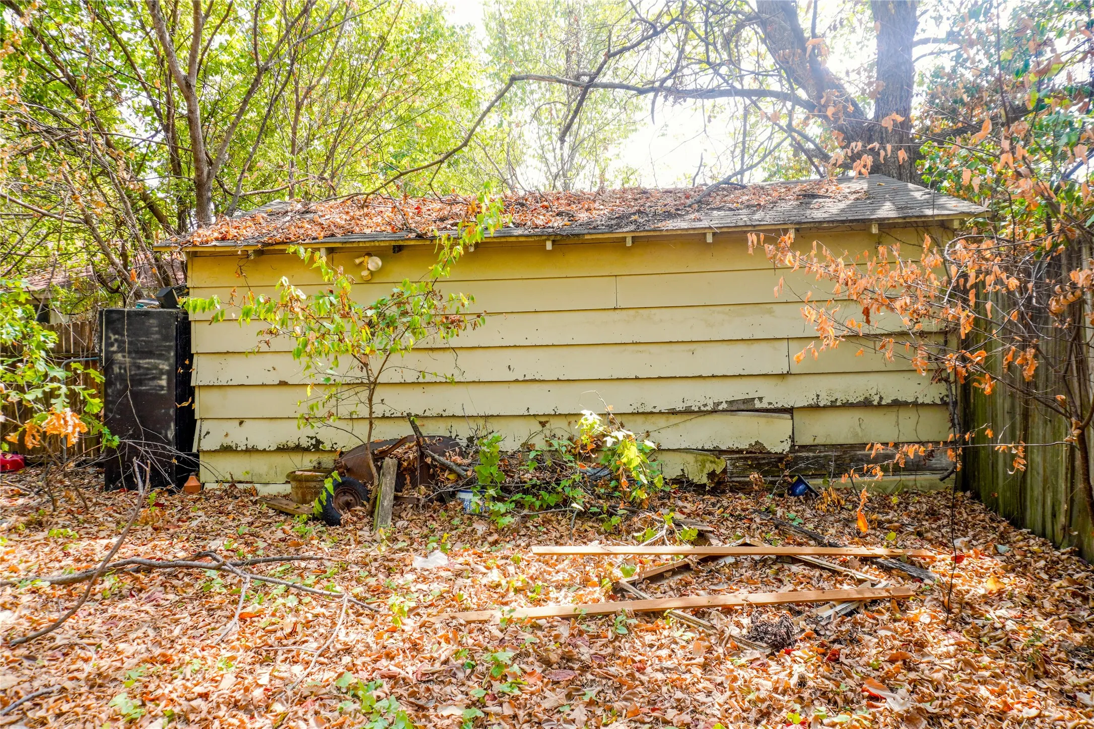 Single Family Residence For Sale in Tarrant County , 2832 Milam Street, Fort Worth, Texas 76112, 1 Bedroom, 1 Bathroom, 1 Garage spaces, 672 Sqft, built in 1951, mls#21396637, Real Estate Agent in Fort Worth, Homes For Sale in Tarrant county, Homes For Sale in Fort Worth, Realtor in Fort Worth Texas, Real Estate Brokerage Independent Realty Texas, Luminita Cordes Realtor
