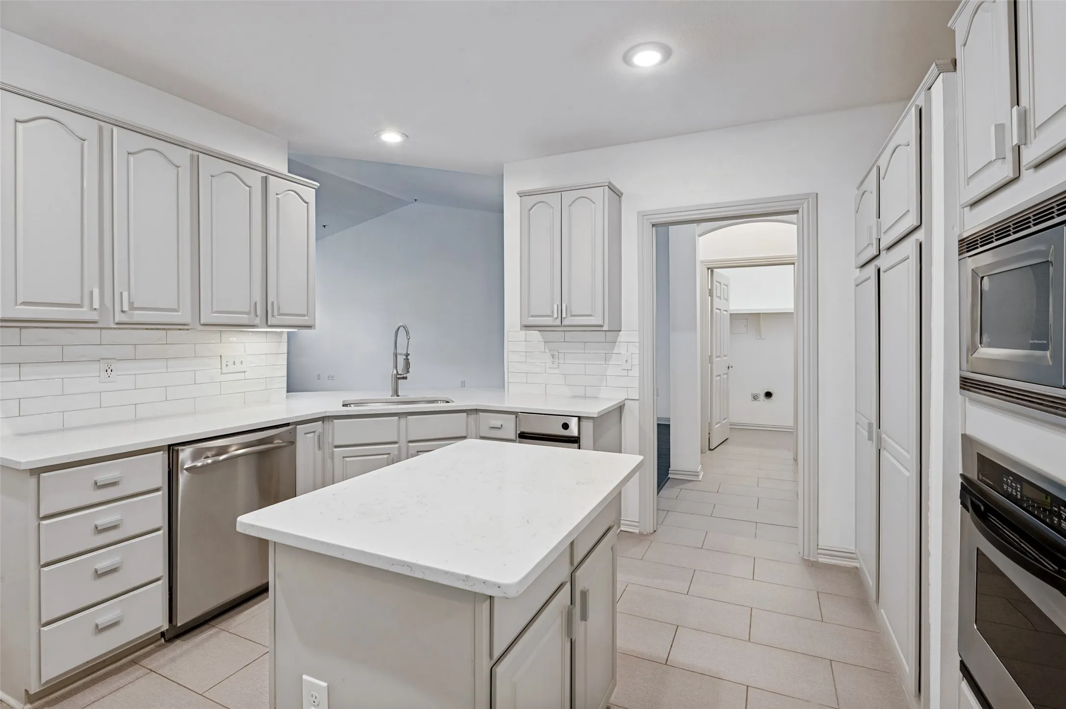 Apartment For Rent in Dallas County , 4201 Lomo Alto Drive 316, Highland Park, Texas 75219, 2 Bedroom, 2 Bathroom, 2 Garage spaces, 1,501 Sqft, built in 2000, mls#21396756, Real Estate Agent in Highland Park, Homes For Rent in Dallas county, Homes For Rent in Highland Park, Realtor in Highland Park Texas, Real Estate Brokerage Independent Realty Texas, Luminita Cordes Realtor
