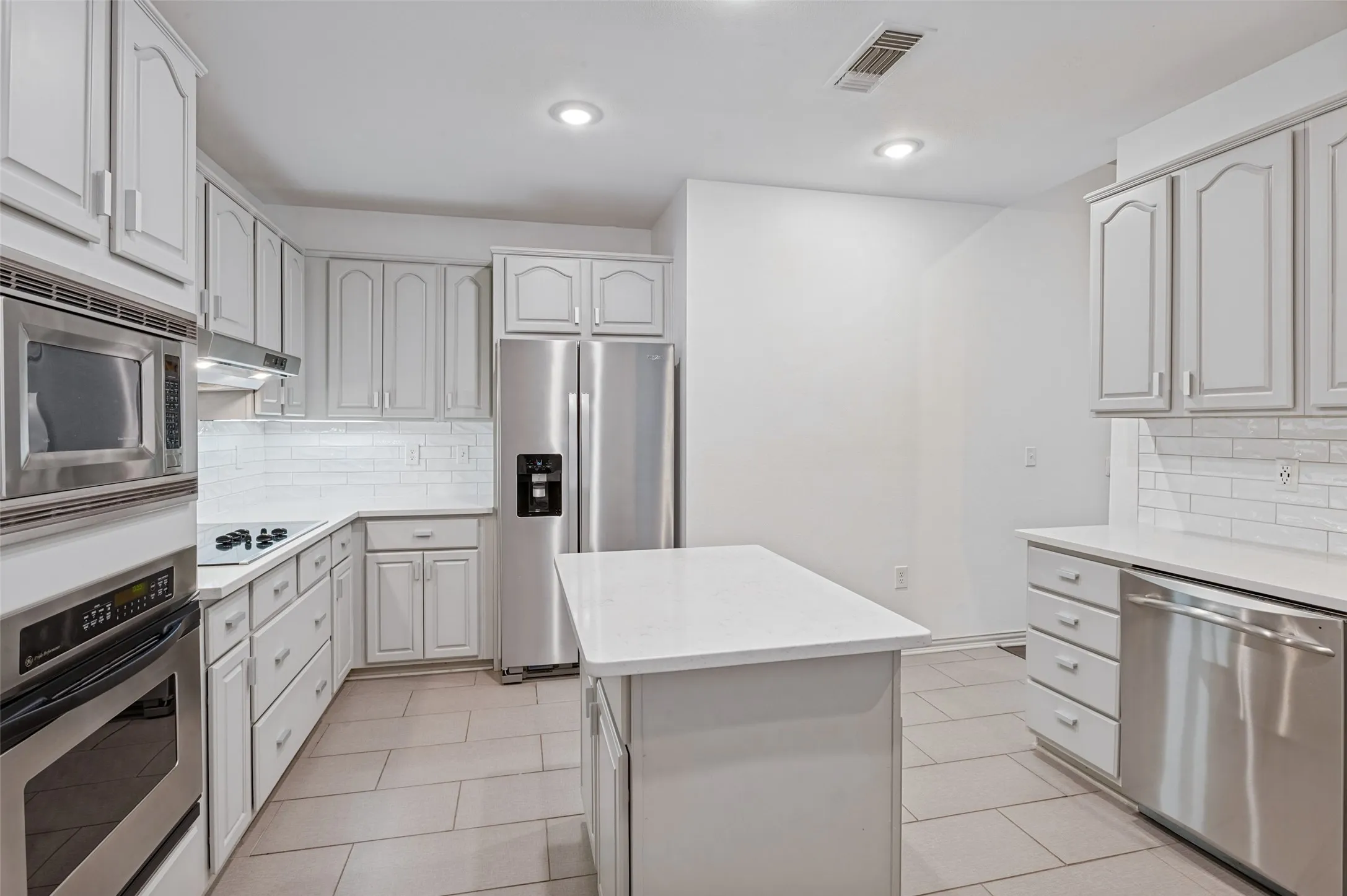 Apartment For Rent in Dallas County , 4201 Lomo Alto Drive 316, Highland Park, Texas 75219, 2 Bedroom, 2 Bathroom, 2 Garage spaces, 1,501 Sqft, built in 2000, mls#21396756, Real Estate Agent in Highland Park, Homes For Rent in Dallas county, Homes For Rent in Highland Park, Realtor in Highland Park Texas, Real Estate Brokerage Independent Realty Texas, Luminita Cordes Realtor