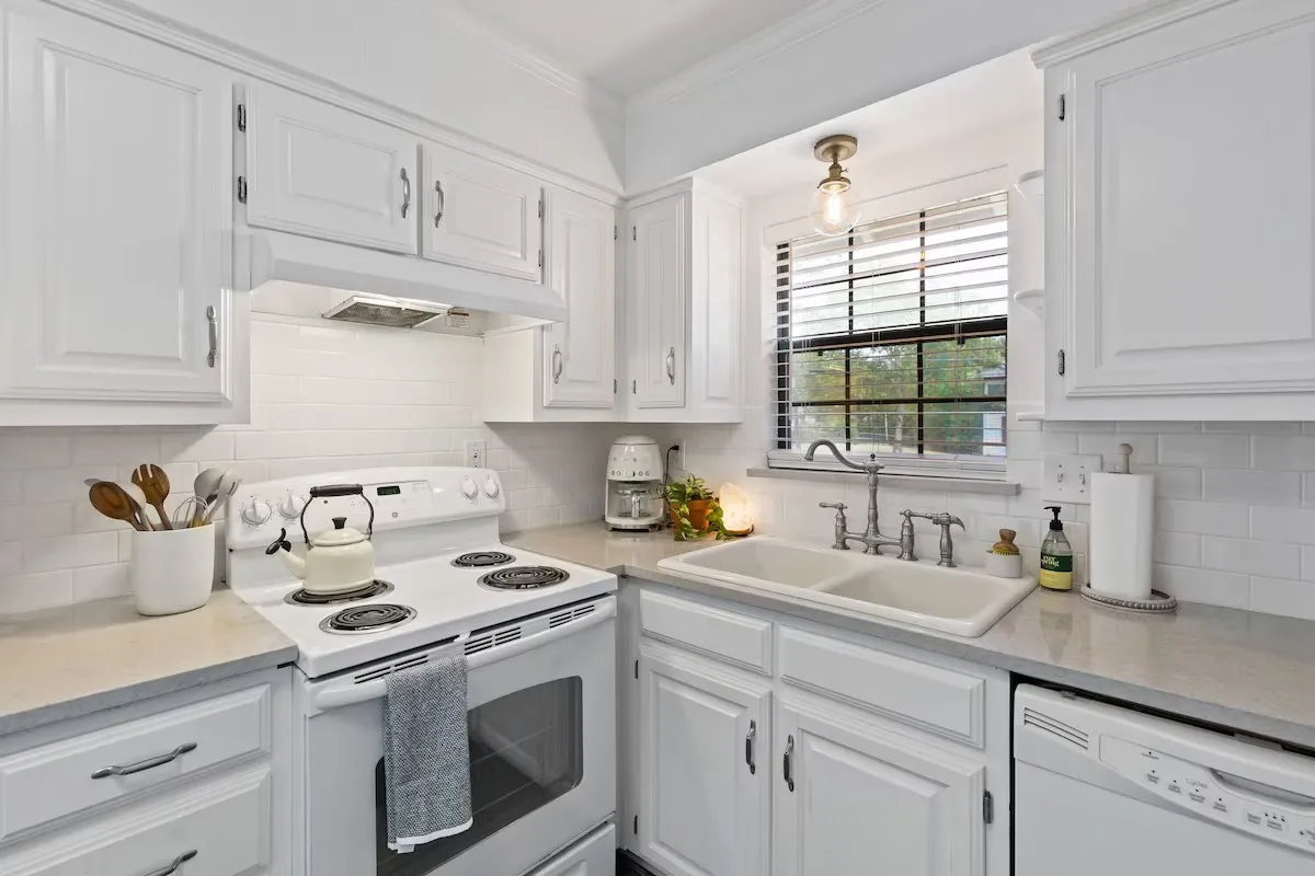 Single Family Residence For Sale in Collin County , 1101 N Waddill Street, Mc Kinney, Texas 75069, 2 Bedroom, 2 Bathroom, Garage spaces, 1,164 Sqft, built in 1945, mls#21396760, Real Estate Agent in Mc Kinney, Homes For Sale in Collin county, Homes For Sale in Mc Kinney, Realtor in Mc Kinney Texas, Real Estate Brokerage Independent Realty Texas, Luminita Cordes Realtor