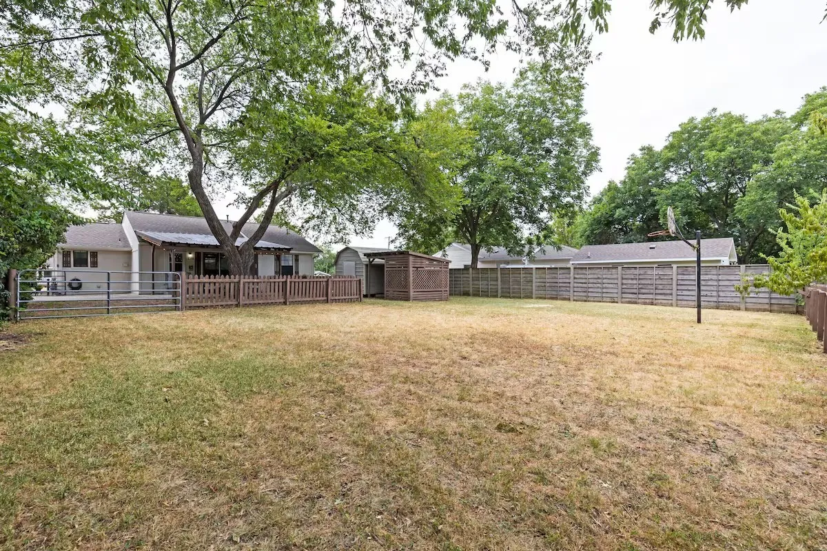 Single Family Residence For Sale in Collin County , 1101 N Waddill Street, Mc Kinney, Texas 75069, 2 Bedroom, 2 Bathroom, Garage spaces, 1,164 Sqft, built in 1945, mls#21396760, Real Estate Agent in Mc Kinney, Homes For Sale in Collin county, Homes For Sale in Mc Kinney, Realtor in Mc Kinney Texas, Real Estate Brokerage Independent Realty Texas, Luminita Cordes Realtor