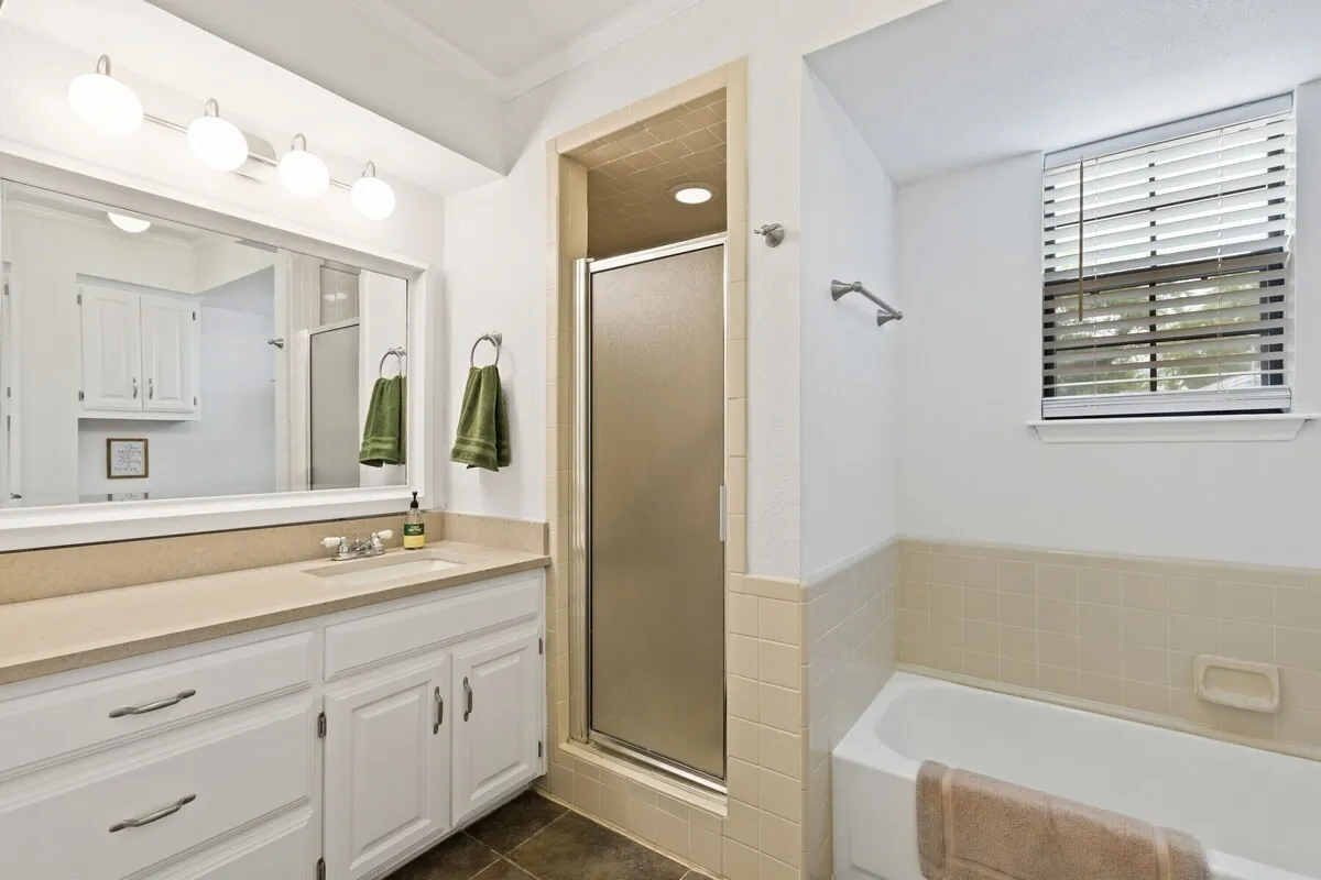 Single Family Residence For Sale in Collin County , 1101 N Waddill Street, Mc Kinney, Texas 75069, 2 Bedroom, 2 Bathroom, Garage spaces, 1,164 Sqft, built in 1945, mls#21396760, Real Estate Agent in Mc Kinney, Homes For Sale in Collin county, Homes For Sale in Mc Kinney, Realtor in Mc Kinney Texas, Real Estate Brokerage Independent Realty Texas, Luminita Cordes Realtor