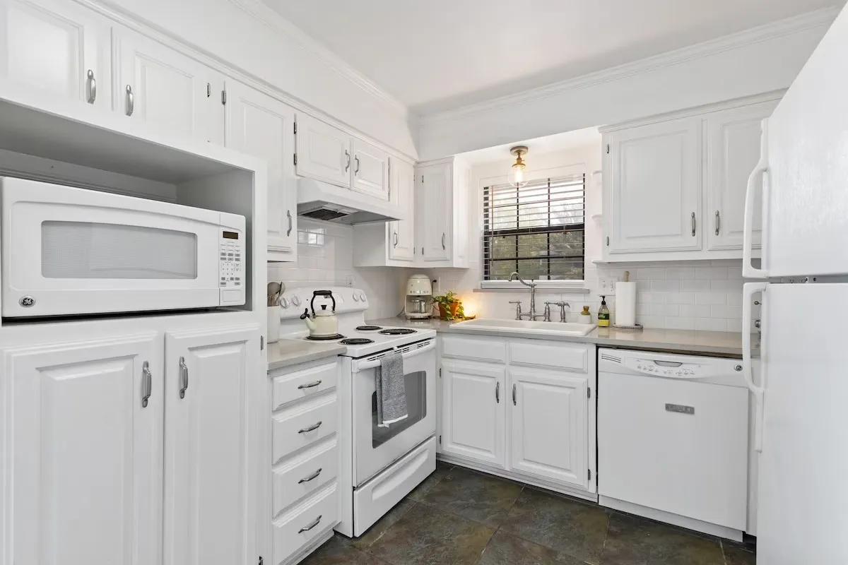 Single Family Residence For Sale in Collin County , 1101 N Waddill Street, Mc Kinney, Texas 75069, 2 Bedroom, 2 Bathroom, Garage spaces, 1,164 Sqft, built in 1945, mls#21396760, Real Estate Agent in Mc Kinney, Homes For Sale in Collin county, Homes For Sale in Mc Kinney, Realtor in Mc Kinney Texas, Real Estate Brokerage Independent Realty Texas, Luminita Cordes Realtor