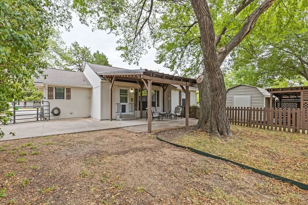 Single Family Residence For Sale in Collin County , 1101 N Waddill Street, Mc Kinney, Texas 75069, 2 Bedroom, 2 Bathroom, Garage spaces, 1,164 Sqft, built in 1945, mls#21396760, Real Estate Agent in Mc Kinney, Homes For Sale in Collin county, Homes For Sale in Mc Kinney, Realtor in Mc Kinney Texas, Real Estate Brokerage Independent Realty Texas, Luminita Cordes Realtor