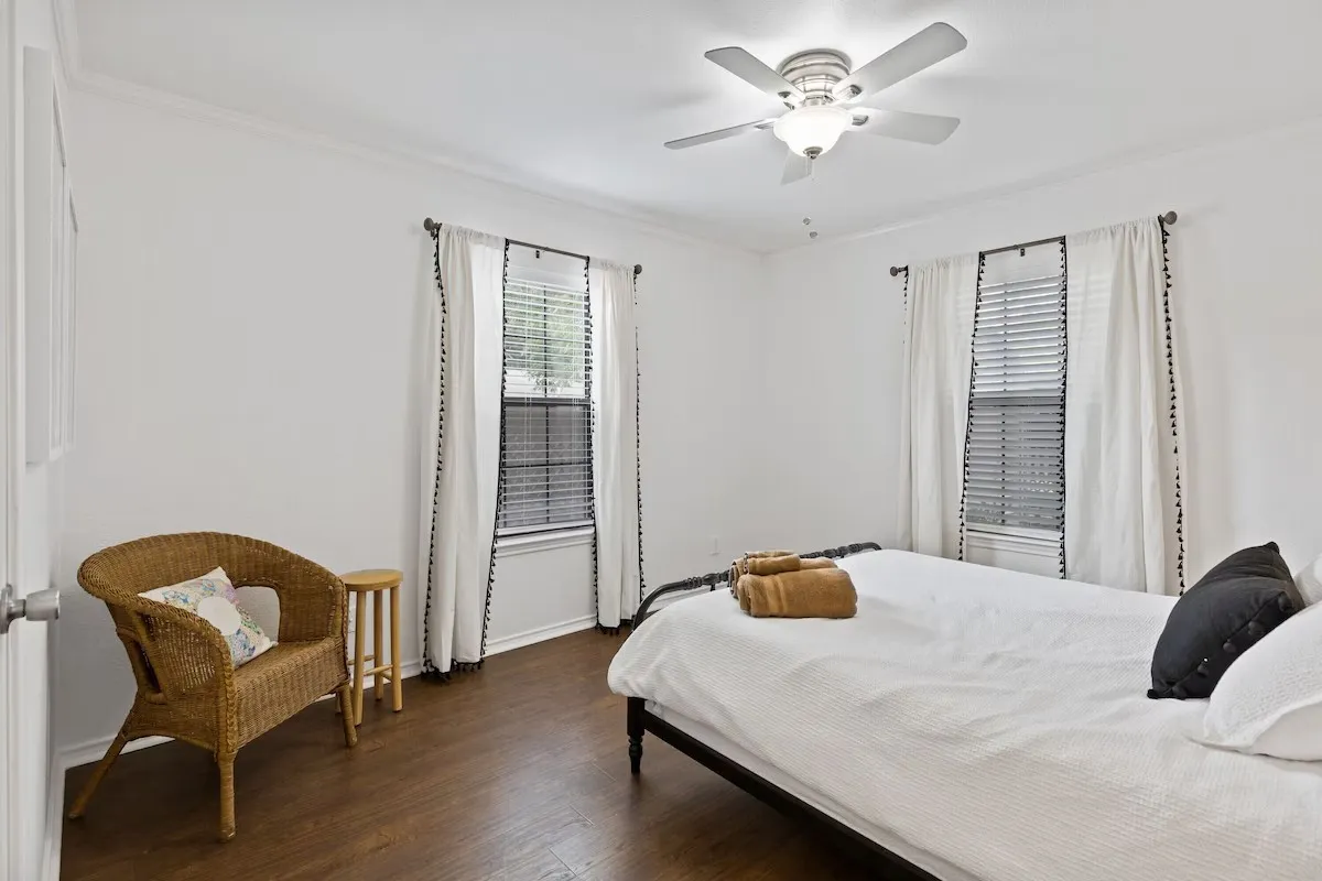 Single Family Residence For Sale in Collin County , 1101 N Waddill Street, Mc Kinney, Texas 75069, 2 Bedroom, 2 Bathroom, Garage spaces, 1,164 Sqft, built in 1945, mls#21396760, Real Estate Agent in Mc Kinney, Homes For Sale in Collin county, Homes For Sale in Mc Kinney, Realtor in Mc Kinney Texas, Real Estate Brokerage Independent Realty Texas, Luminita Cordes Realtor