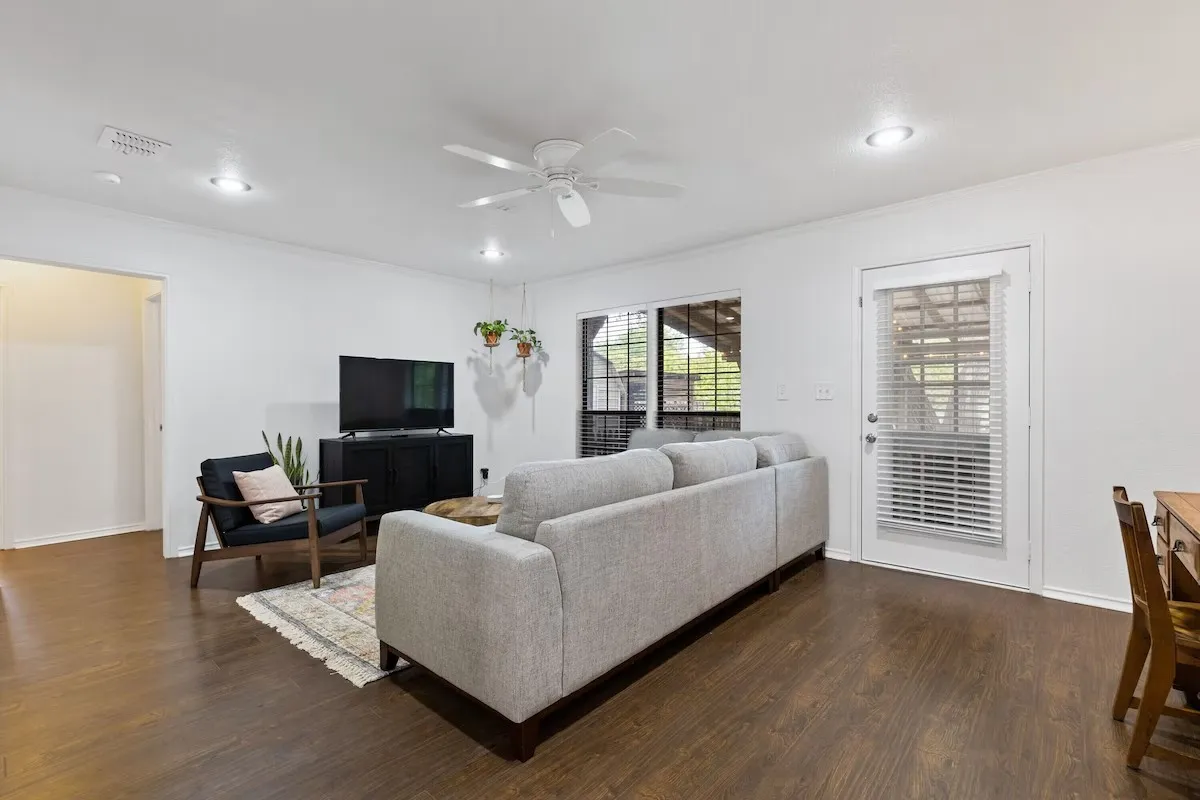 Single Family Residence For Sale in Collin County , 1101 N Waddill Street, Mc Kinney, Texas 75069, 2 Bedroom, 2 Bathroom, Garage spaces, 1,164 Sqft, built in 1945, mls#21396760, Real Estate Agent in Mc Kinney, Homes For Sale in Collin county, Homes For Sale in Mc Kinney, Realtor in Mc Kinney Texas, Real Estate Brokerage Independent Realty Texas, Luminita Cordes Realtor