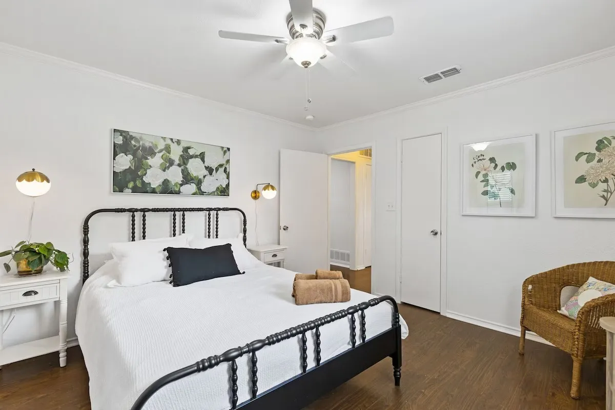 Single Family Residence For Sale in Collin County , 1101 N Waddill Street, Mc Kinney, Texas 75069, 2 Bedroom, 2 Bathroom, Garage spaces, 1,164 Sqft, built in 1945, mls#21396760, Real Estate Agent in Mc Kinney, Homes For Sale in Collin county, Homes For Sale in Mc Kinney, Realtor in Mc Kinney Texas, Real Estate Brokerage Independent Realty Texas, Luminita Cordes Realtor
