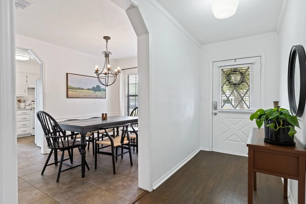 Single Family Residence For Sale in Collin County , 1101 N Waddill Street, Mc Kinney, Texas 75069, 2 Bedroom, 2 Bathroom, Garage spaces, 1,164 Sqft, built in 1945, mls#21396760, Real Estate Agent in Mc Kinney, Homes For Sale in Collin county, Homes For Sale in Mc Kinney, Realtor in Mc Kinney Texas, Real Estate Brokerage Independent Realty Texas, Luminita Cordes Realtor