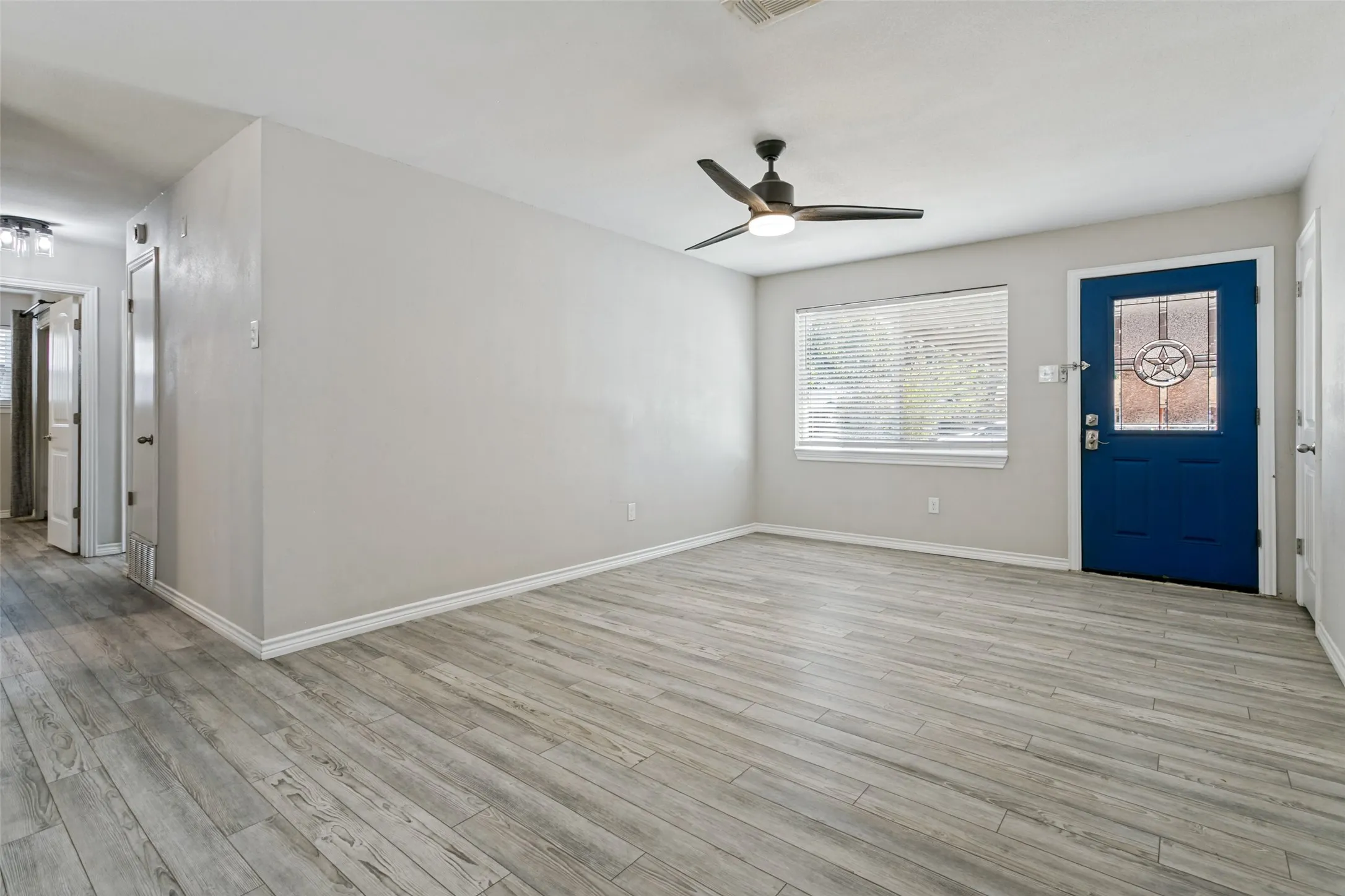 Single Family Residence For Sale in Tarrant County , 336 Saddle Trail, Saginaw, Texas 76179, 3 Bedroom, 2 Bathroom, Garage spaces, 1,394 Sqft, built in 1966, mls#21394268, Real Estate Agent in Saginaw, Homes For Sale in Tarrant county, Homes For Sale in Saginaw, Realtor in Saginaw Texas, Real Estate Brokerage Independent Realty Texas, Luminita Cordes Realtor