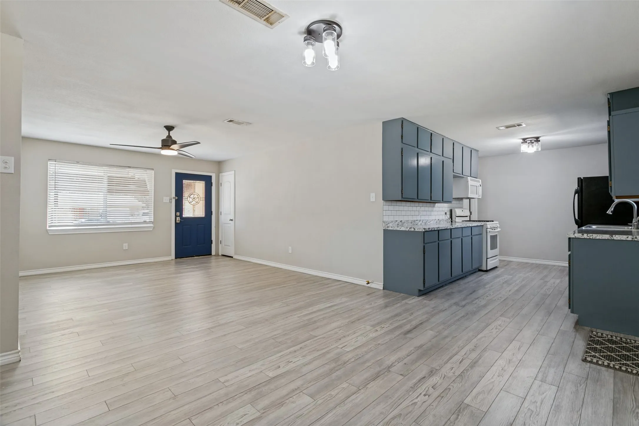 Single Family Residence For Sale in Tarrant County , 336 Saddle Trail, Saginaw, Texas 76179, 3 Bedroom, 2 Bathroom, Garage spaces, 1,394 Sqft, built in 1966, mls#21394268, Real Estate Agent in Saginaw, Homes For Sale in Tarrant county, Homes For Sale in Saginaw, Realtor in Saginaw Texas, Real Estate Brokerage Independent Realty Texas, Luminita Cordes Realtor