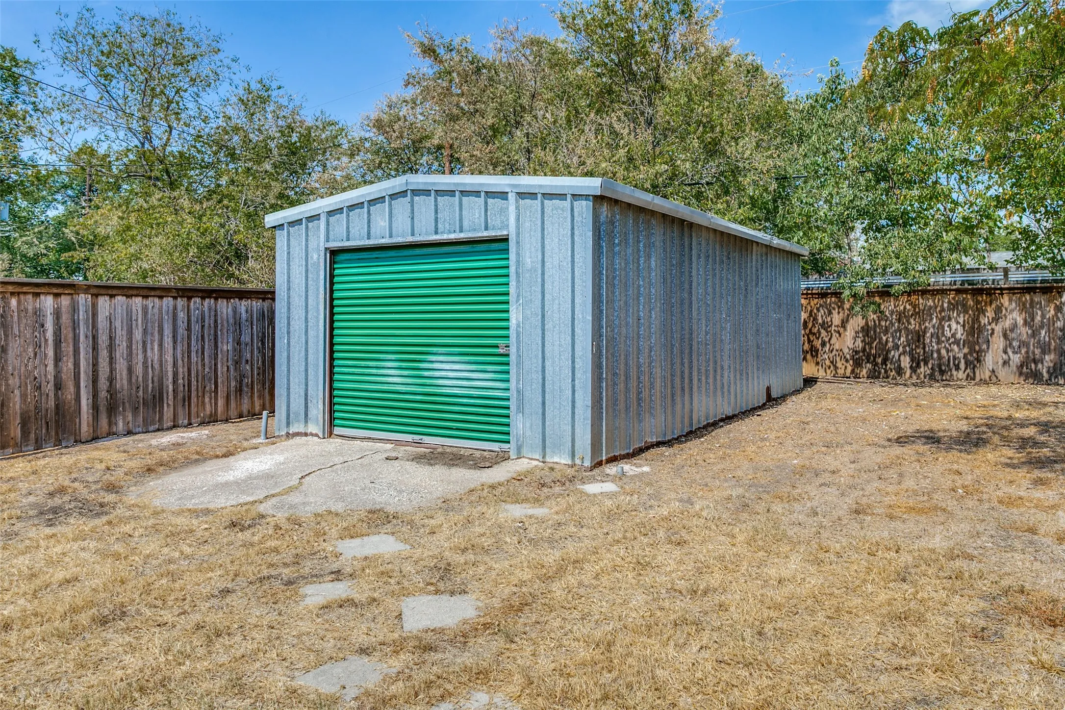 Single Family Residence For Sale in Tarrant County , 336 Saddle Trail, Saginaw, Texas 76179, 3 Bedroom, 2 Bathroom, Garage spaces, 1,394 Sqft, built in 1966, mls#21394268, Real Estate Agent in Saginaw, Homes For Sale in Tarrant county, Homes For Sale in Saginaw, Realtor in Saginaw Texas, Real Estate Brokerage Independent Realty Texas, Luminita Cordes Realtor