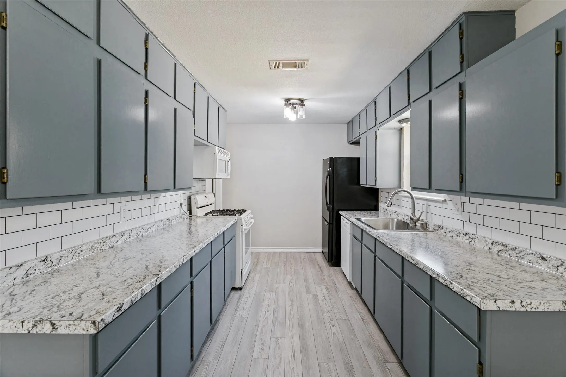 Single Family Residence For Sale in Tarrant County , 336 Saddle Trail, Saginaw, Texas 76179, 3 Bedroom, 2 Bathroom, Garage spaces, 1,394 Sqft, built in 1966, mls#21394268, Real Estate Agent in Saginaw, Homes For Sale in Tarrant county, Homes For Sale in Saginaw, Realtor in Saginaw Texas, Real Estate Brokerage Independent Realty Texas, Luminita Cordes Realtor