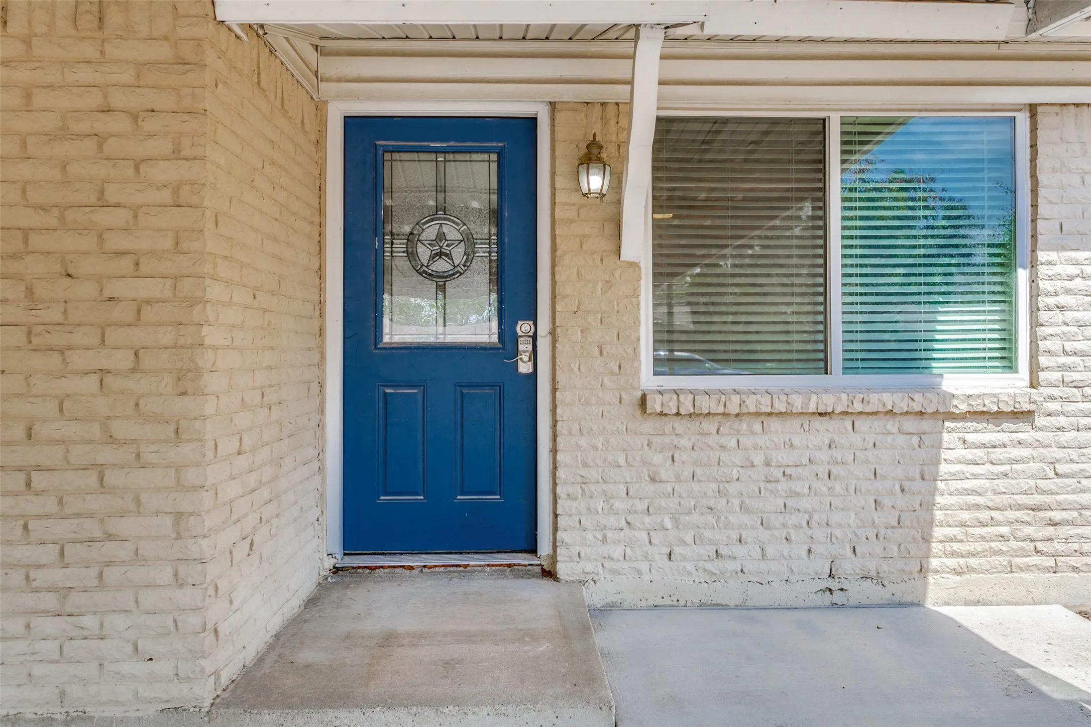 Single Family Residence For Sale in Tarrant County , 336 Saddle Trail, Saginaw, Texas 76179, 3 Bedroom, 2 Bathroom, Garage spaces, 1,394 Sqft, built in 1966, mls#21394268, Real Estate Agent in Saginaw, Homes For Sale in Tarrant county, Homes For Sale in Saginaw, Realtor in Saginaw Texas, Real Estate Brokerage Independent Realty Texas, Luminita Cordes Realtor