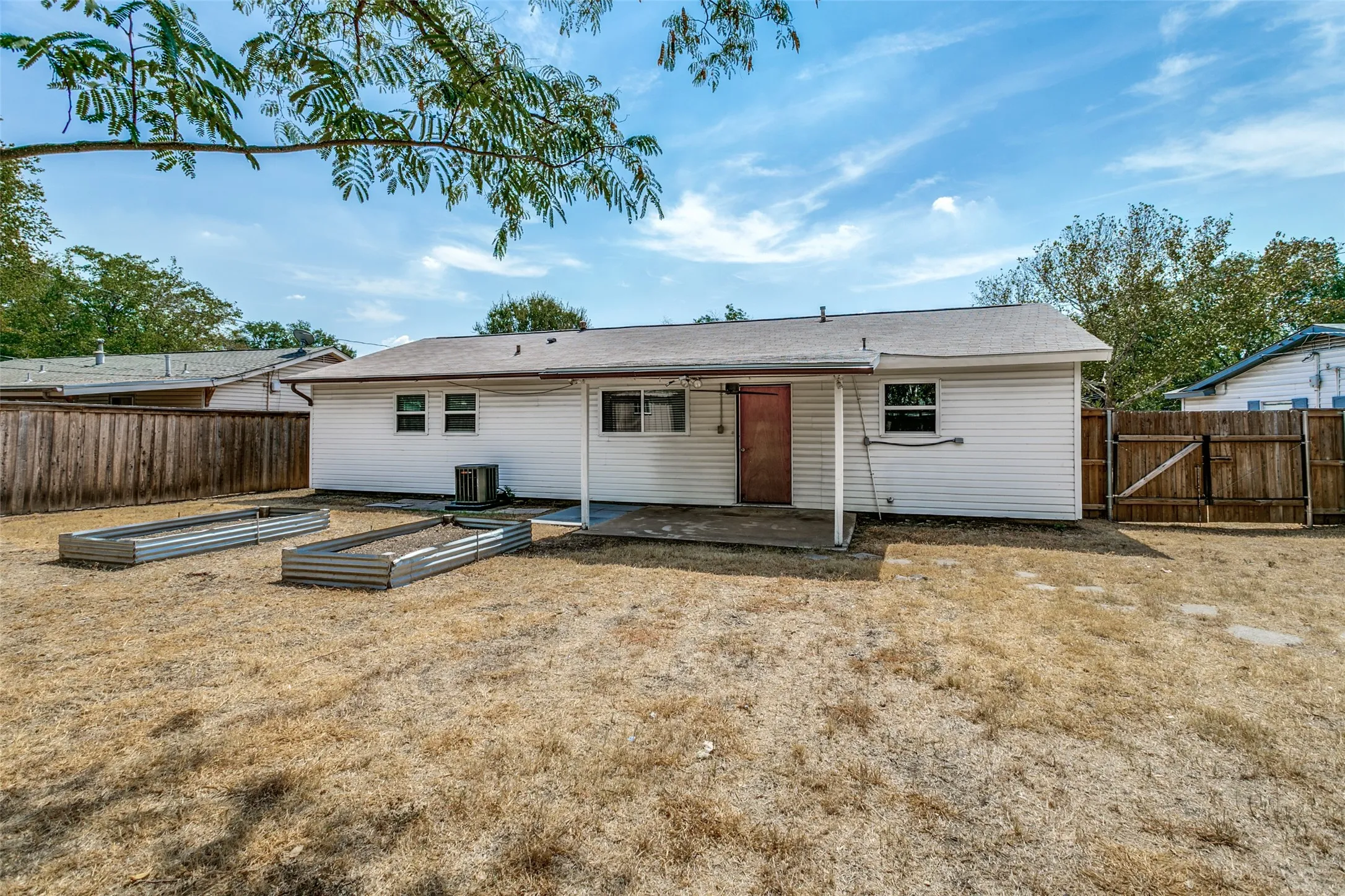 Single Family Residence For Sale in Tarrant County , 336 Saddle Trail, Saginaw, Texas 76179, 3 Bedroom, 2 Bathroom, Garage spaces, 1,394 Sqft, built in 1966, mls#21394268, Real Estate Agent in Saginaw, Homes For Sale in Tarrant county, Homes For Sale in Saginaw, Realtor in Saginaw Texas, Real Estate Brokerage Independent Realty Texas, Luminita Cordes Realtor