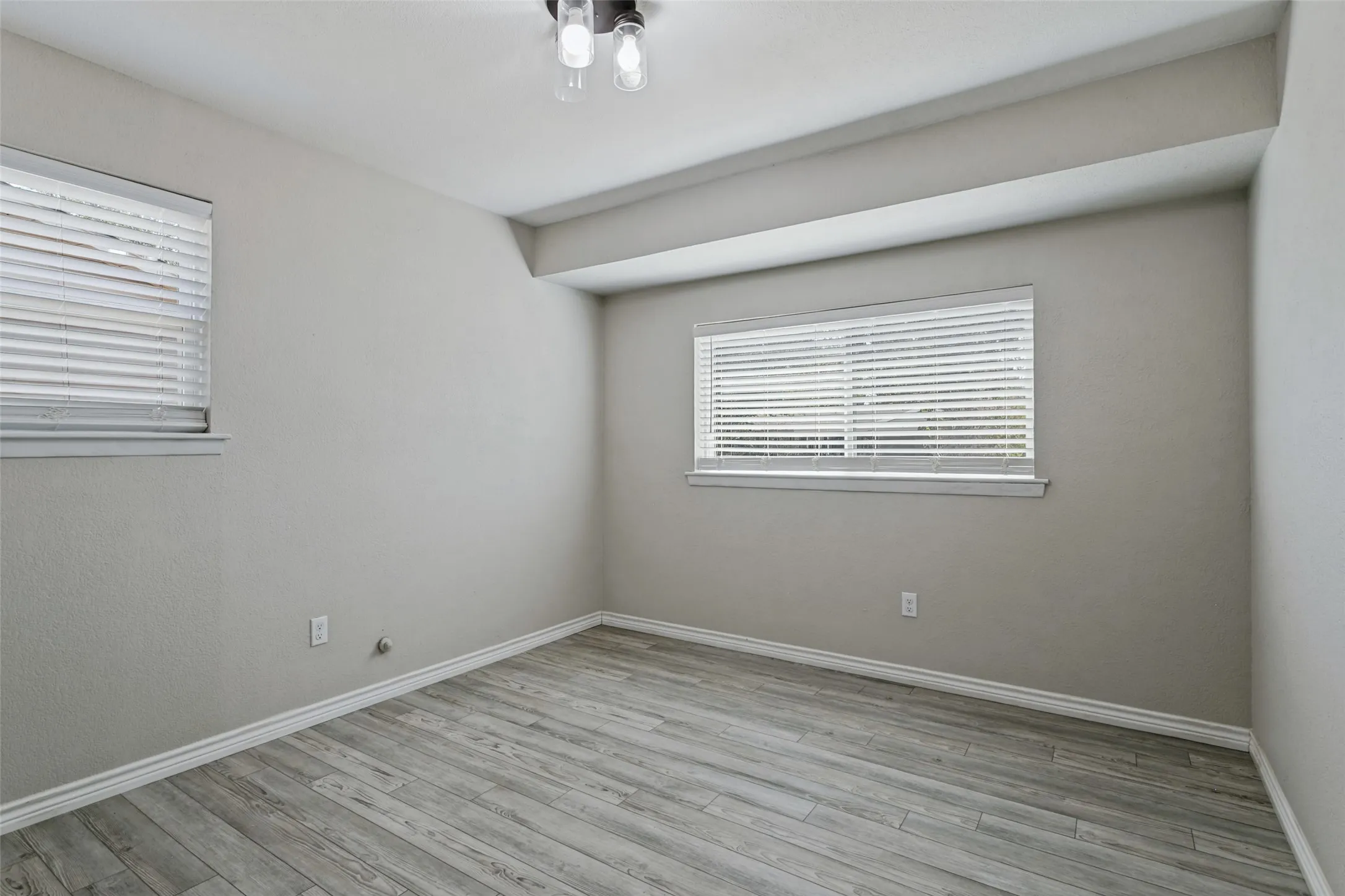Single Family Residence For Sale in Tarrant County , 336 Saddle Trail, Saginaw, Texas 76179, 3 Bedroom, 2 Bathroom, Garage spaces, 1,394 Sqft, built in 1966, mls#21394268, Real Estate Agent in Saginaw, Homes For Sale in Tarrant county, Homes For Sale in Saginaw, Realtor in Saginaw Texas, Real Estate Brokerage Independent Realty Texas, Luminita Cordes Realtor