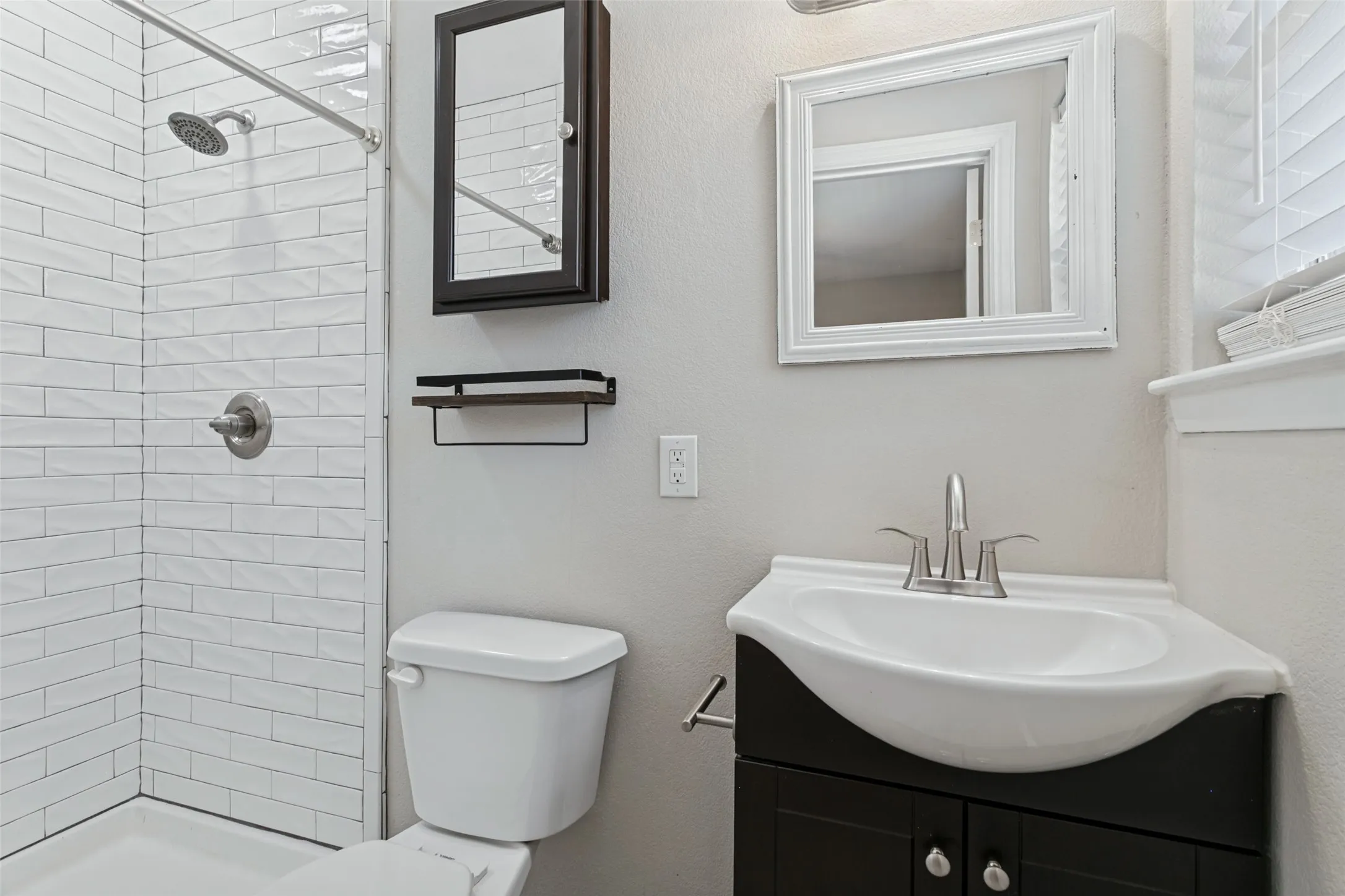 Single Family Residence For Sale in Tarrant County , 336 Saddle Trail, Saginaw, Texas 76179, 3 Bedroom, 2 Bathroom, Garage spaces, 1,394 Sqft, built in 1966, mls#21394268, Real Estate Agent in Saginaw, Homes For Sale in Tarrant county, Homes For Sale in Saginaw, Realtor in Saginaw Texas, Real Estate Brokerage Independent Realty Texas, Luminita Cordes Realtor