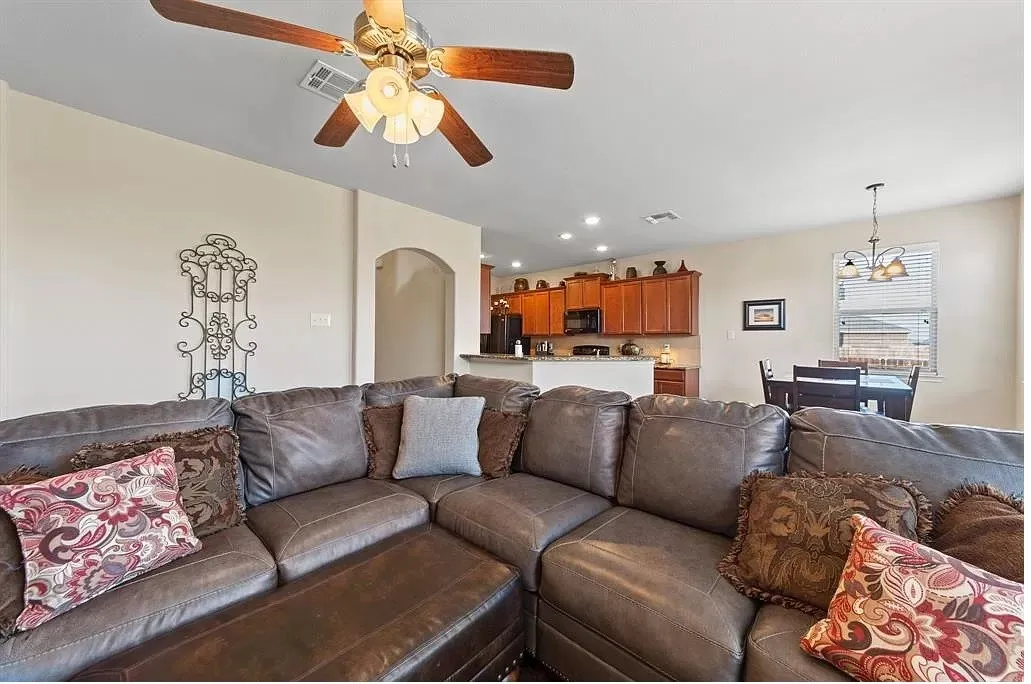 Single Family Residence For Rent in Collin County , 1701 Twin Hills Way, Princeton, Texas 75407, 4 Bedroom, 3 Bathroom, 2 Garage spaces, 2,329 Sqft, built in 2006, mls#21396769, Real Estate Agent in Princeton, Homes For Rent in Collin county, Homes For Rent in Princeton, Realtor in Princeton Texas, Real Estate Brokerage Independent Realty Texas, Luminita Cordes Realtor