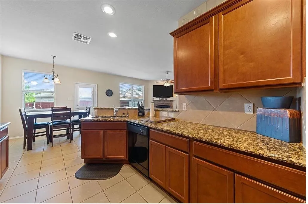 Single Family Residence For Rent in Collin County , 1701 Twin Hills Way, Princeton, Texas 75407, 4 Bedroom, 3 Bathroom, 2 Garage spaces, 2,329 Sqft, built in 2006, mls#21396769, Real Estate Agent in Princeton, Homes For Rent in Collin county, Homes For Rent in Princeton, Realtor in Princeton Texas, Real Estate Brokerage Independent Realty Texas, Luminita Cordes Realtor