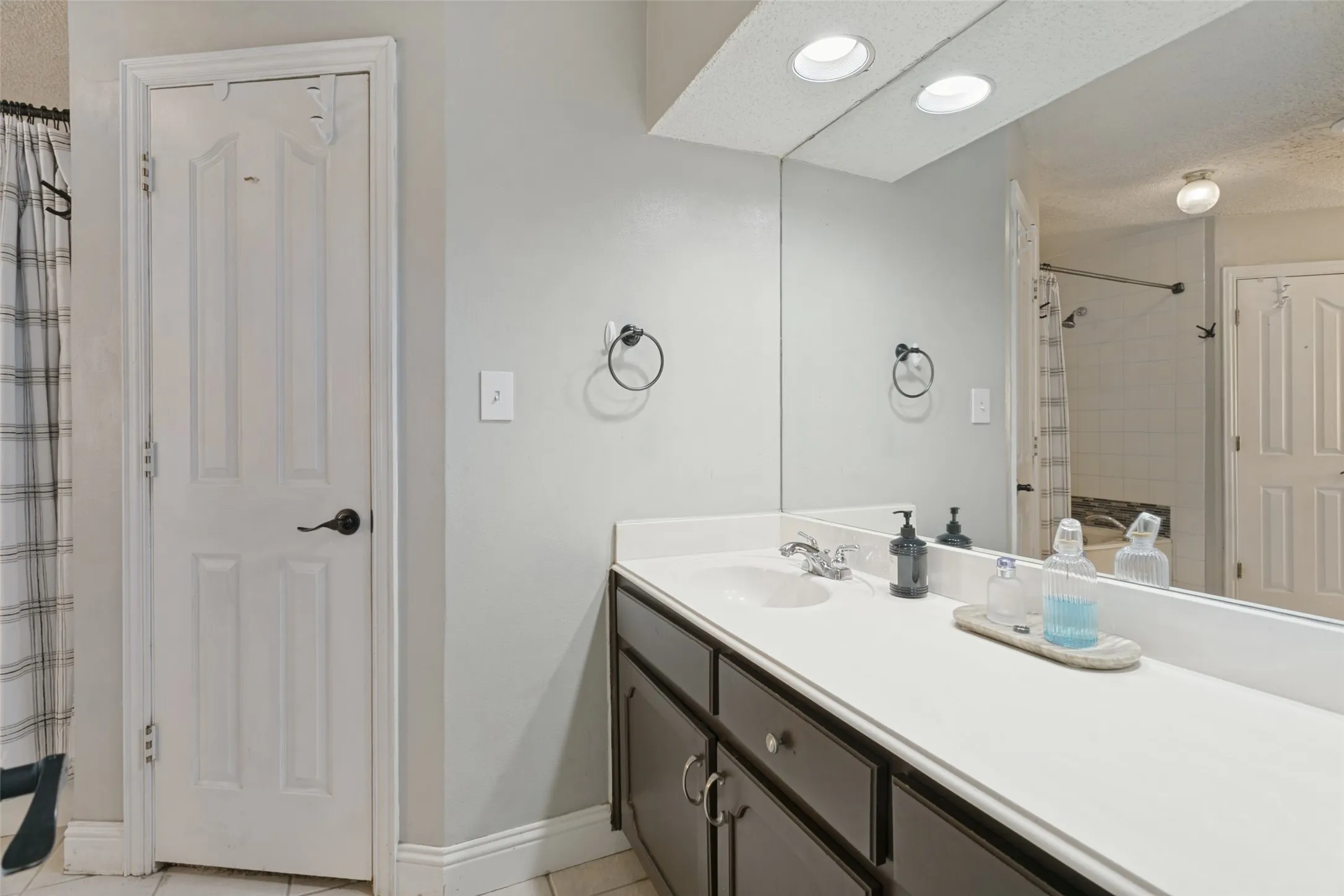 Single Family Residence For Sale in Tarrant County , 904 Dewey Scott Street, Benbrook, Texas 76126, 4 Bedroom, 2 Bathroom, 2 Garage spaces, 2,282 Sqft, built in 1978, mls#21394265, Real Estate Agent in Benbrook, Homes For Sale in Tarrant county, Homes For Sale in Benbrook, Realtor in Benbrook Texas, Real Estate Brokerage Independent Realty Texas, Luminita Cordes Realtor