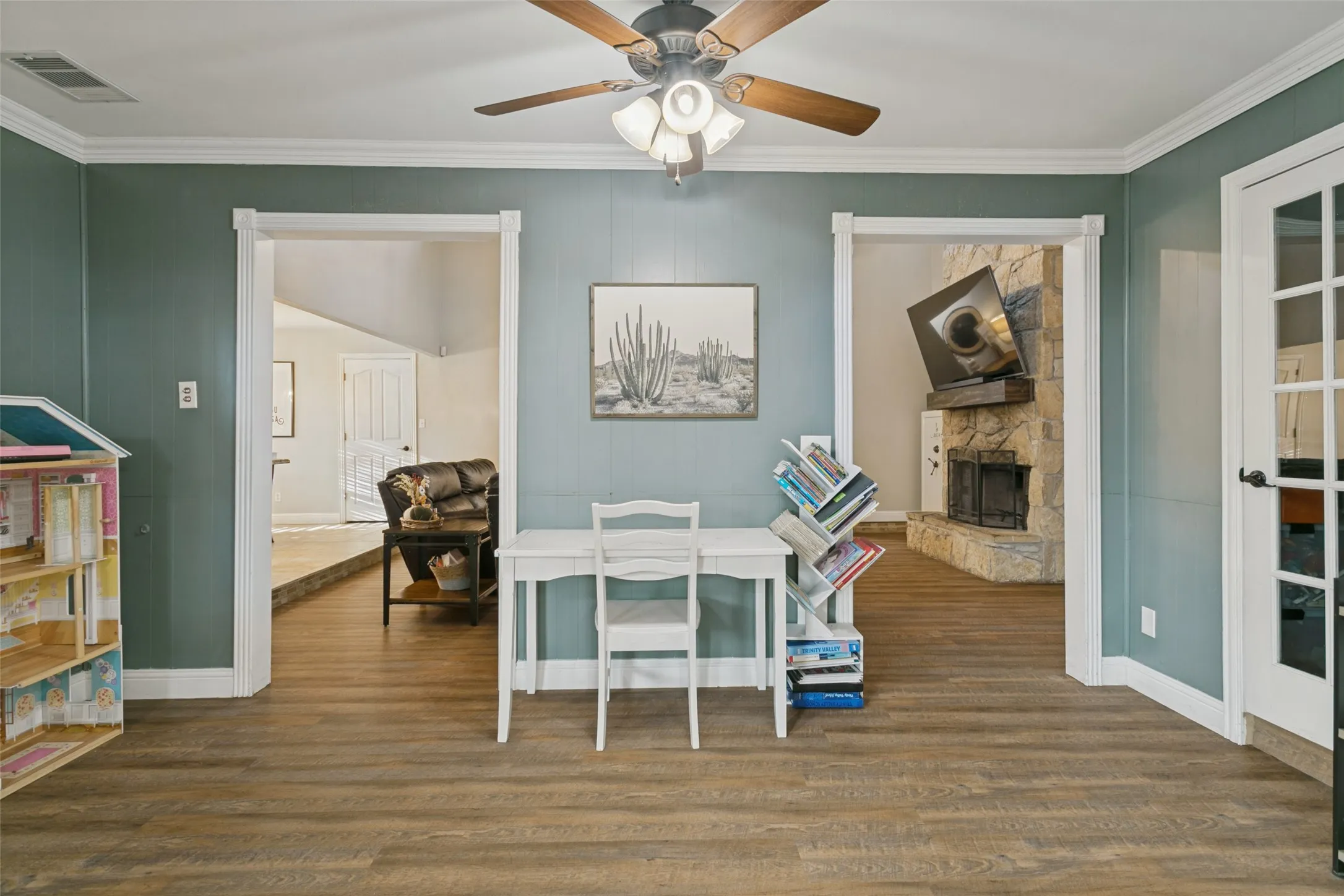 Single Family Residence For Sale in Tarrant County , 904 Dewey Scott Street, Benbrook, Texas 76126, 4 Bedroom, 2 Bathroom, 2 Garage spaces, 2,282 Sqft, built in 1978, mls#21394265, Real Estate Agent in Benbrook, Homes For Sale in Tarrant county, Homes For Sale in Benbrook, Realtor in Benbrook Texas, Real Estate Brokerage Independent Realty Texas, Luminita Cordes Realtor