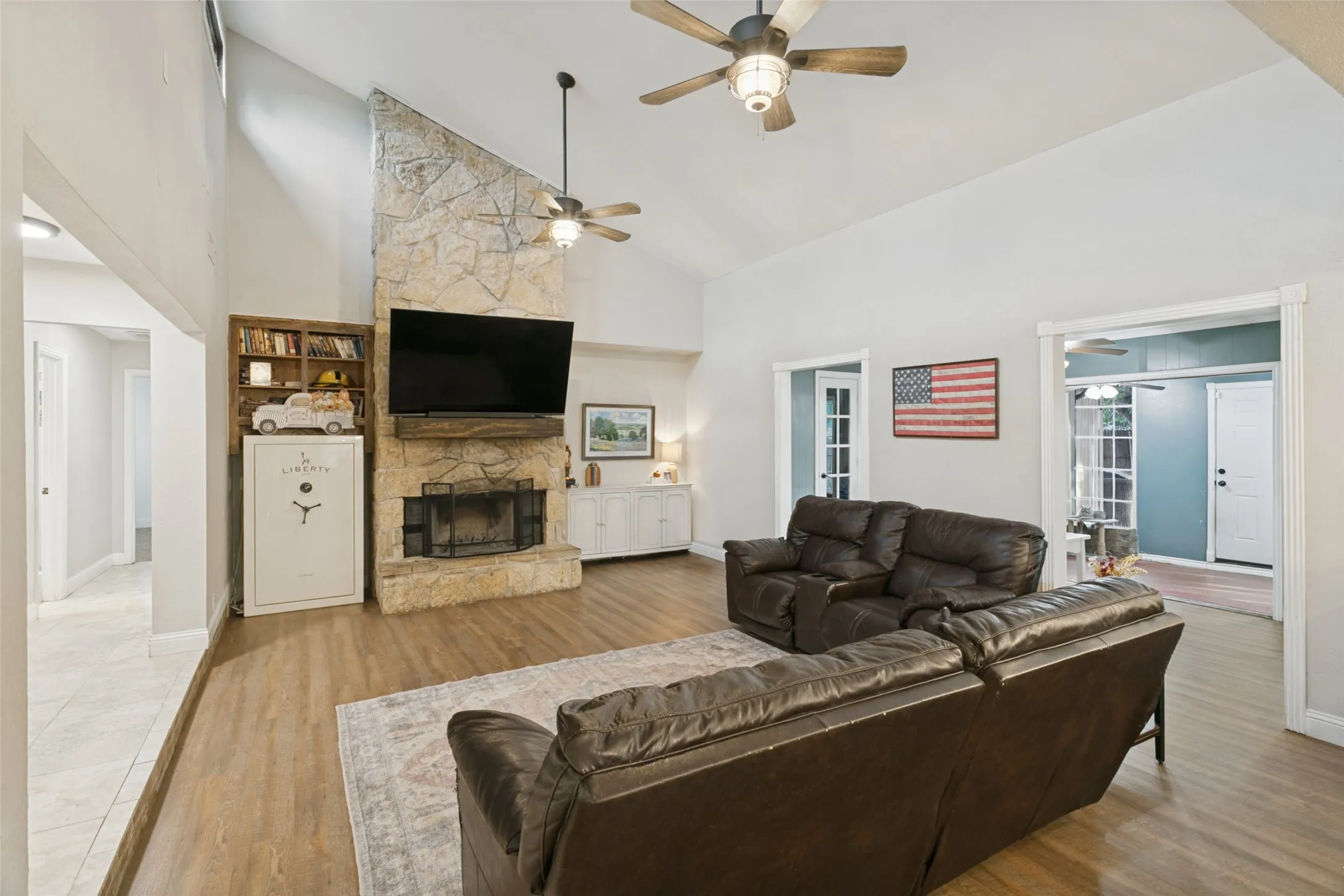 Single Family Residence For Sale in Tarrant County , 904 Dewey Scott Street, Benbrook, Texas 76126, 4 Bedroom, 2 Bathroom, 2 Garage spaces, 2,282 Sqft, built in 1978, mls#21394265, Real Estate Agent in Benbrook, Homes For Sale in Tarrant county, Homes For Sale in Benbrook, Realtor in Benbrook Texas, Real Estate Brokerage Independent Realty Texas, Luminita Cordes Realtor