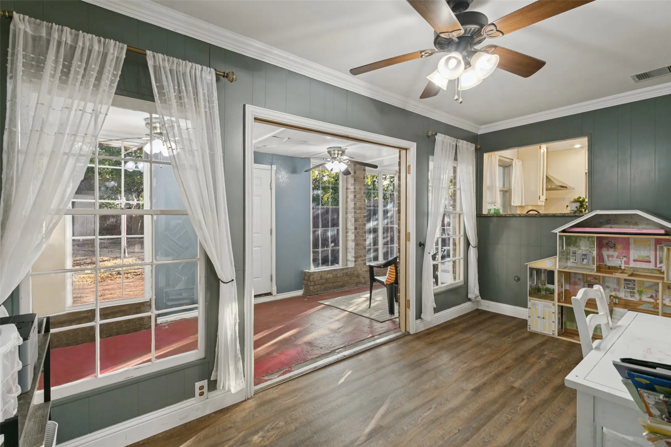Single Family Residence For Sale in Tarrant County , 904 Dewey Scott Street, Benbrook, Texas 76126, 4 Bedroom, 2 Bathroom, 2 Garage spaces, 2,282 Sqft, built in 1978, mls#21394265, Real Estate Agent in Benbrook, Homes For Sale in Tarrant county, Homes For Sale in Benbrook, Realtor in Benbrook Texas, Real Estate Brokerage Independent Realty Texas, Luminita Cordes Realtor