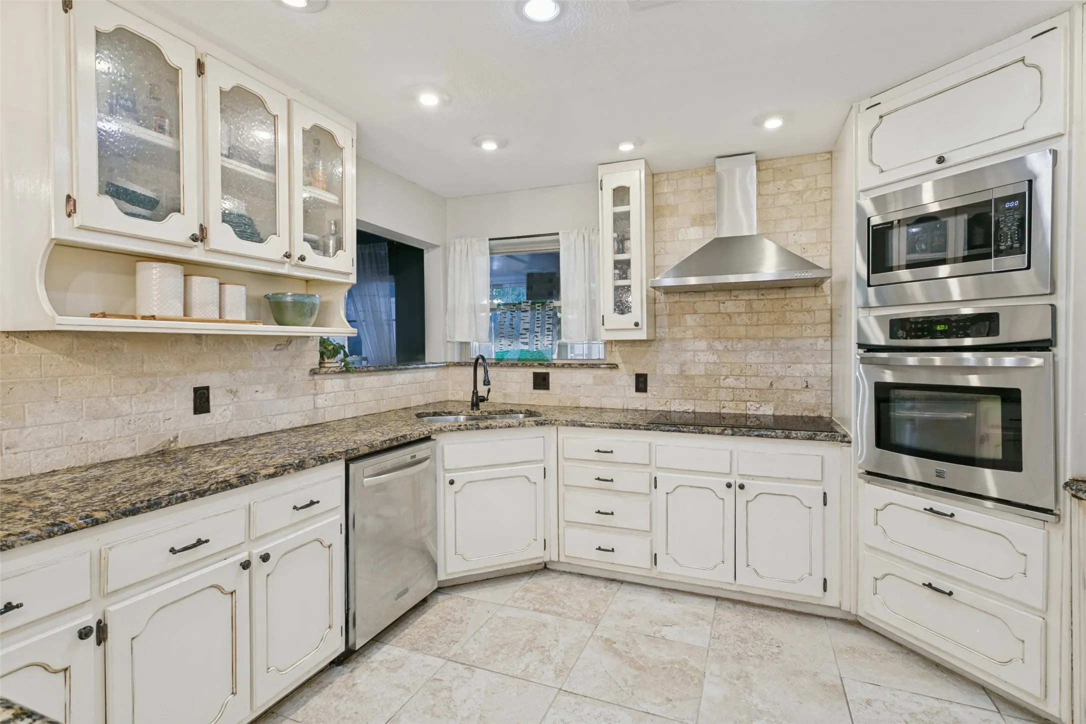 Single Family Residence For Sale in Tarrant County , 904 Dewey Scott Street, Benbrook, Texas 76126, 4 Bedroom, 2 Bathroom, 2 Garage spaces, 2,282 Sqft, built in 1978, mls#21394265, Real Estate Agent in Benbrook, Homes For Sale in Tarrant county, Homes For Sale in Benbrook, Realtor in Benbrook Texas, Real Estate Brokerage Independent Realty Texas, Luminita Cordes Realtor