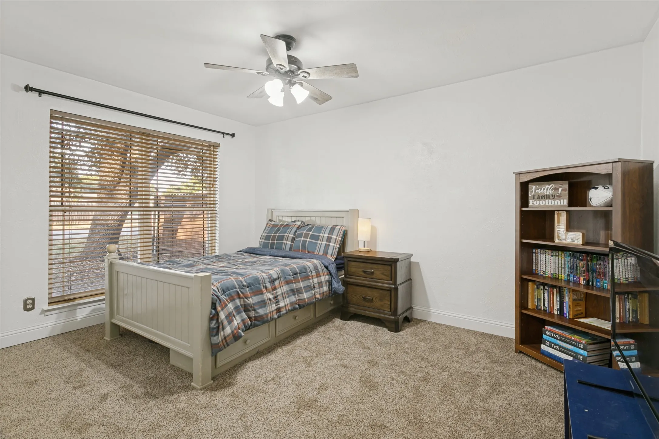 Single Family Residence For Sale in Tarrant County , 904 Dewey Scott Street, Benbrook, Texas 76126, 4 Bedroom, 2 Bathroom, 2 Garage spaces, 2,282 Sqft, built in 1978, mls#21394265, Real Estate Agent in Benbrook, Homes For Sale in Tarrant county, Homes For Sale in Benbrook, Realtor in Benbrook Texas, Real Estate Brokerage Independent Realty Texas, Luminita Cordes Realtor