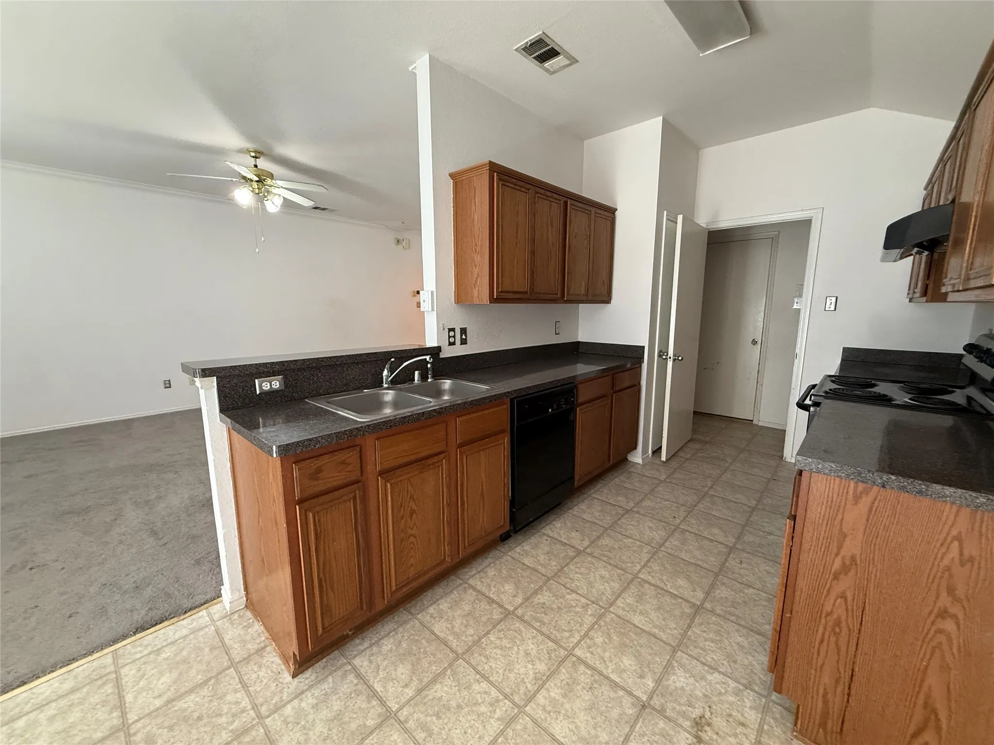 Single Family Residence For Sale in Collin County , 510 Meadowview Street, Farmersville, Texas 75442, 3 Bedroom, 2 Bathroom, 2 Garage spaces, 1,309 Sqft, built in 2003, mls#21396243, Real Estate Agent in Farmersville, Homes For Sale in Collin county, Homes For Sale in Farmersville, Realtor in Farmersville Texas, Real Estate Brokerage Independent Realty Texas, Luminita Cordes Realtor