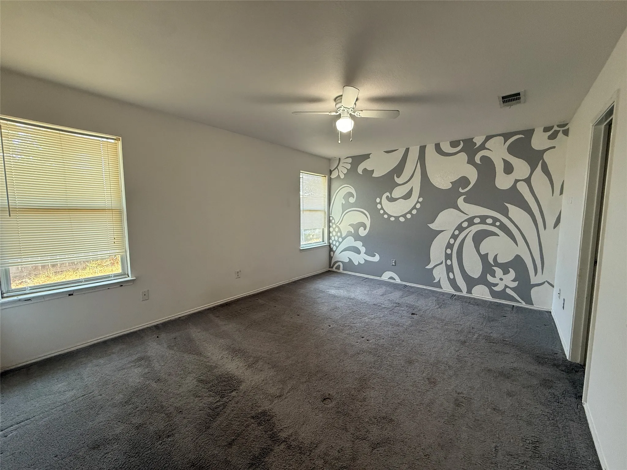 Single Family Residence For Sale in Collin County , 510 Meadowview Street, Farmersville, Texas 75442, 3 Bedroom, 2 Bathroom, 2 Garage spaces, 1,309 Sqft, built in 2003, mls#21396243, Real Estate Agent in Farmersville, Homes For Sale in Collin county, Homes For Sale in Farmersville, Realtor in Farmersville Texas, Real Estate Brokerage Independent Realty Texas, Luminita Cordes Realtor