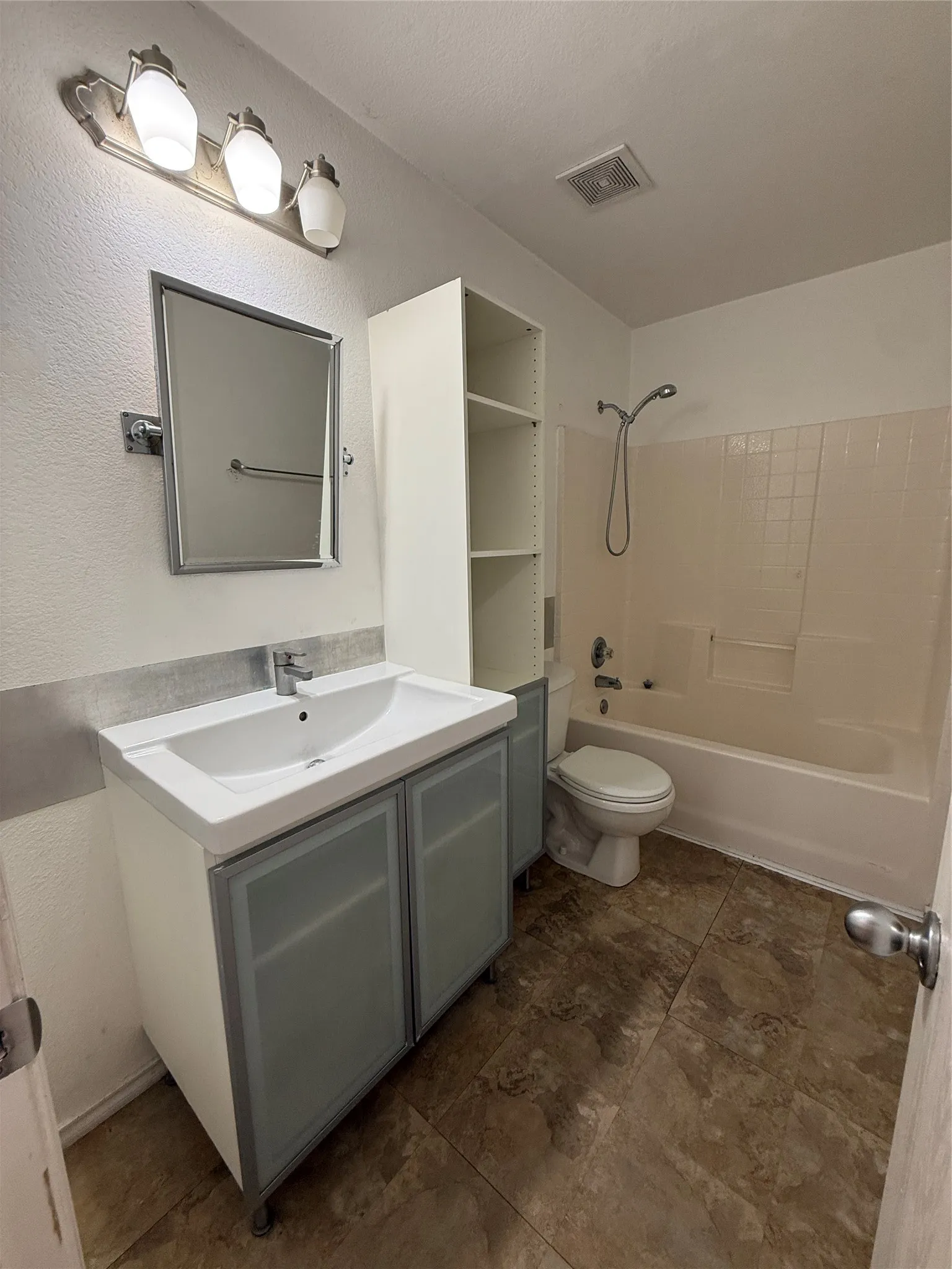 Single Family Residence For Sale in Collin County , 510 Meadowview Street, Farmersville, Texas 75442, 3 Bedroom, 2 Bathroom, 2 Garage spaces, 1,309 Sqft, built in 2003, mls#21396243, Real Estate Agent in Farmersville, Homes For Sale in Collin county, Homes For Sale in Farmersville, Realtor in Farmersville Texas, Real Estate Brokerage Independent Realty Texas, Luminita Cordes Realtor