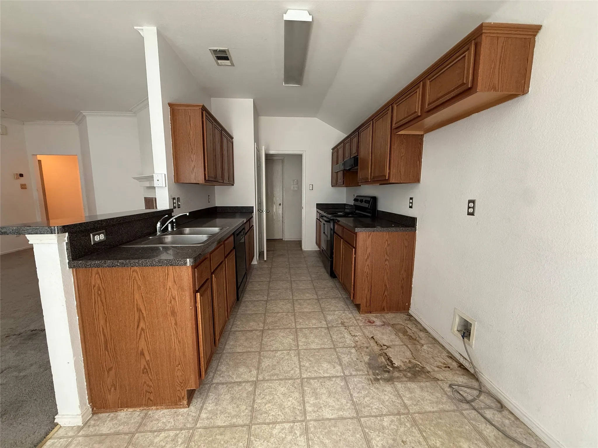 Single Family Residence For Sale in Collin County , 510 Meadowview Street, Farmersville, Texas 75442, 3 Bedroom, 2 Bathroom, 2 Garage spaces, 1,309 Sqft, built in 2003, mls#21396243, Real Estate Agent in Farmersville, Homes For Sale in Collin county, Homes For Sale in Farmersville, Realtor in Farmersville Texas, Real Estate Brokerage Independent Realty Texas, Luminita Cordes Realtor