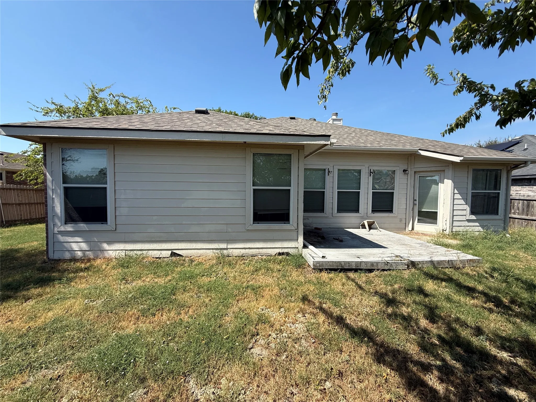 Single Family Residence For Sale in Collin County , 510 Meadowview Street, Farmersville, Texas 75442, 3 Bedroom, 2 Bathroom, 2 Garage spaces, 1,309 Sqft, built in 2003, mls#21396243, Real Estate Agent in Farmersville, Homes For Sale in Collin county, Homes For Sale in Farmersville, Realtor in Farmersville Texas, Real Estate Brokerage Independent Realty Texas, Luminita Cordes Realtor