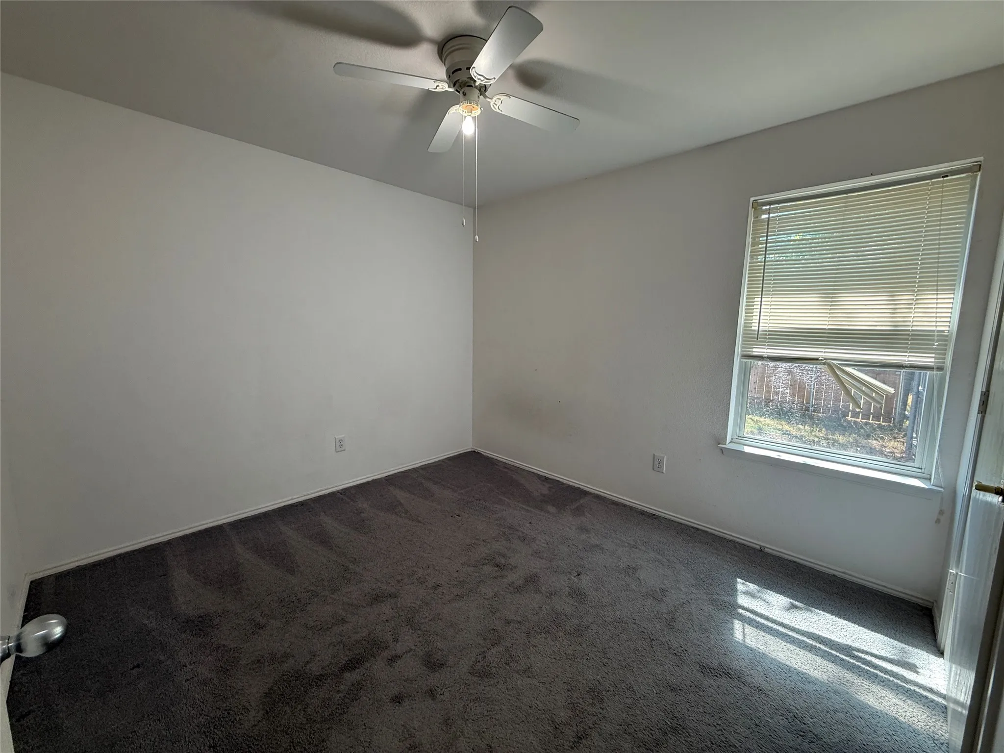 Single Family Residence For Sale in Collin County , 510 Meadowview Street, Farmersville, Texas 75442, 3 Bedroom, 2 Bathroom, 2 Garage spaces, 1,309 Sqft, built in 2003, mls#21396243, Real Estate Agent in Farmersville, Homes For Sale in Collin county, Homes For Sale in Farmersville, Realtor in Farmersville Texas, Real Estate Brokerage Independent Realty Texas, Luminita Cordes Realtor