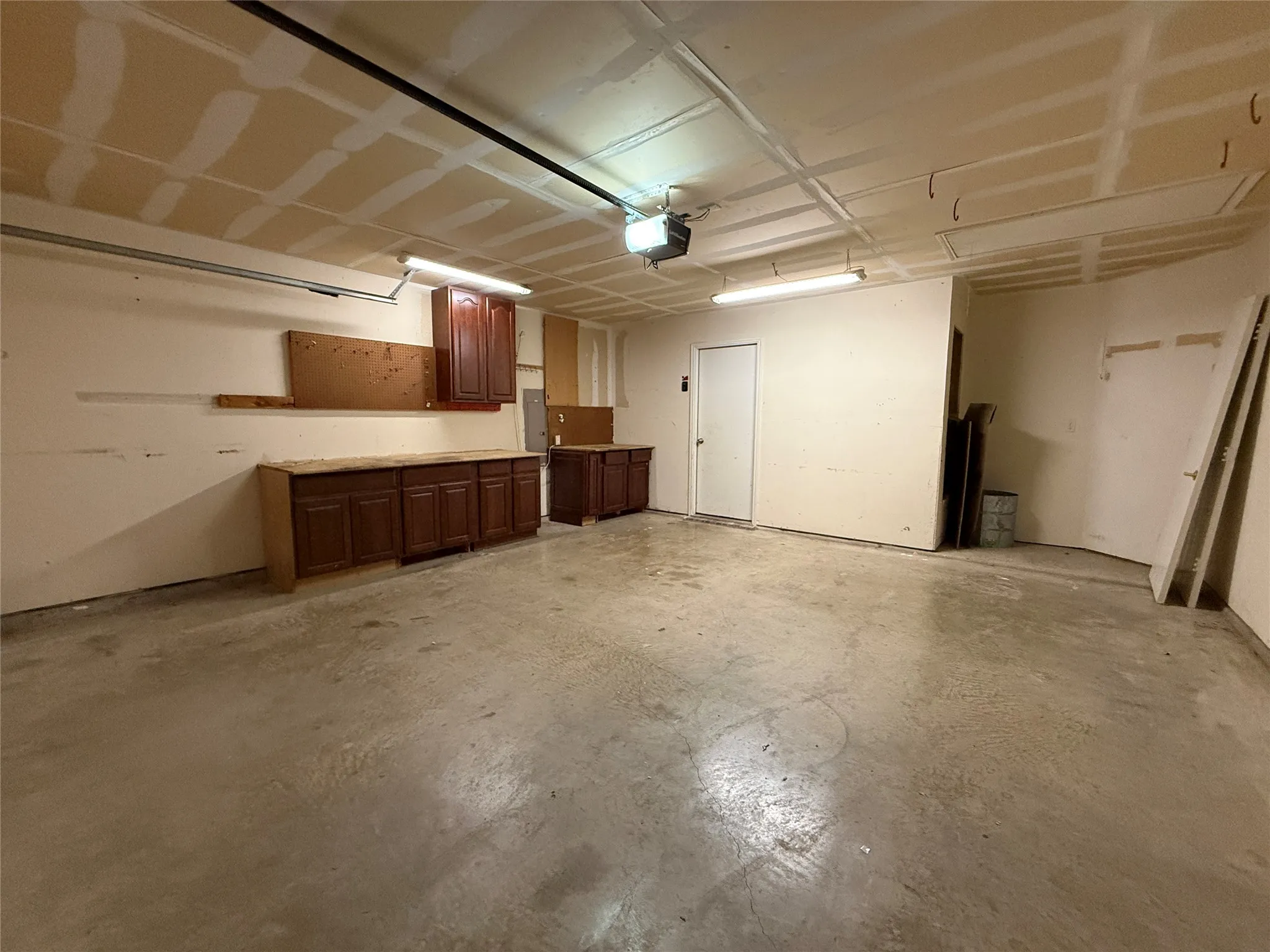 Single Family Residence For Sale in Collin County , 510 Meadowview Street, Farmersville, Texas 75442, 3 Bedroom, 2 Bathroom, 2 Garage spaces, 1,309 Sqft, built in 2003, mls#21396243, Real Estate Agent in Farmersville, Homes For Sale in Collin county, Homes For Sale in Farmersville, Realtor in Farmersville Texas, Real Estate Brokerage Independent Realty Texas, Luminita Cordes Realtor