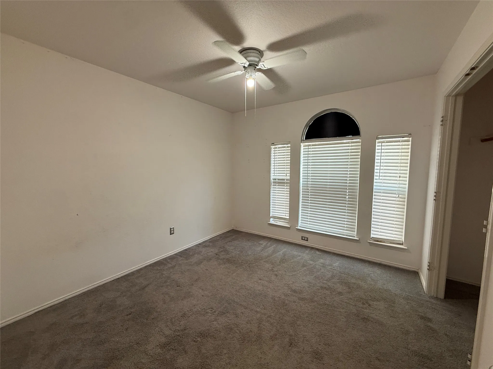 Single Family Residence For Sale in Collin County , 510 Meadowview Street, Farmersville, Texas 75442, 3 Bedroom, 2 Bathroom, 2 Garage spaces, 1,309 Sqft, built in 2003, mls#21396243, Real Estate Agent in Farmersville, Homes For Sale in Collin county, Homes For Sale in Farmersville, Realtor in Farmersville Texas, Real Estate Brokerage Independent Realty Texas, Luminita Cordes Realtor