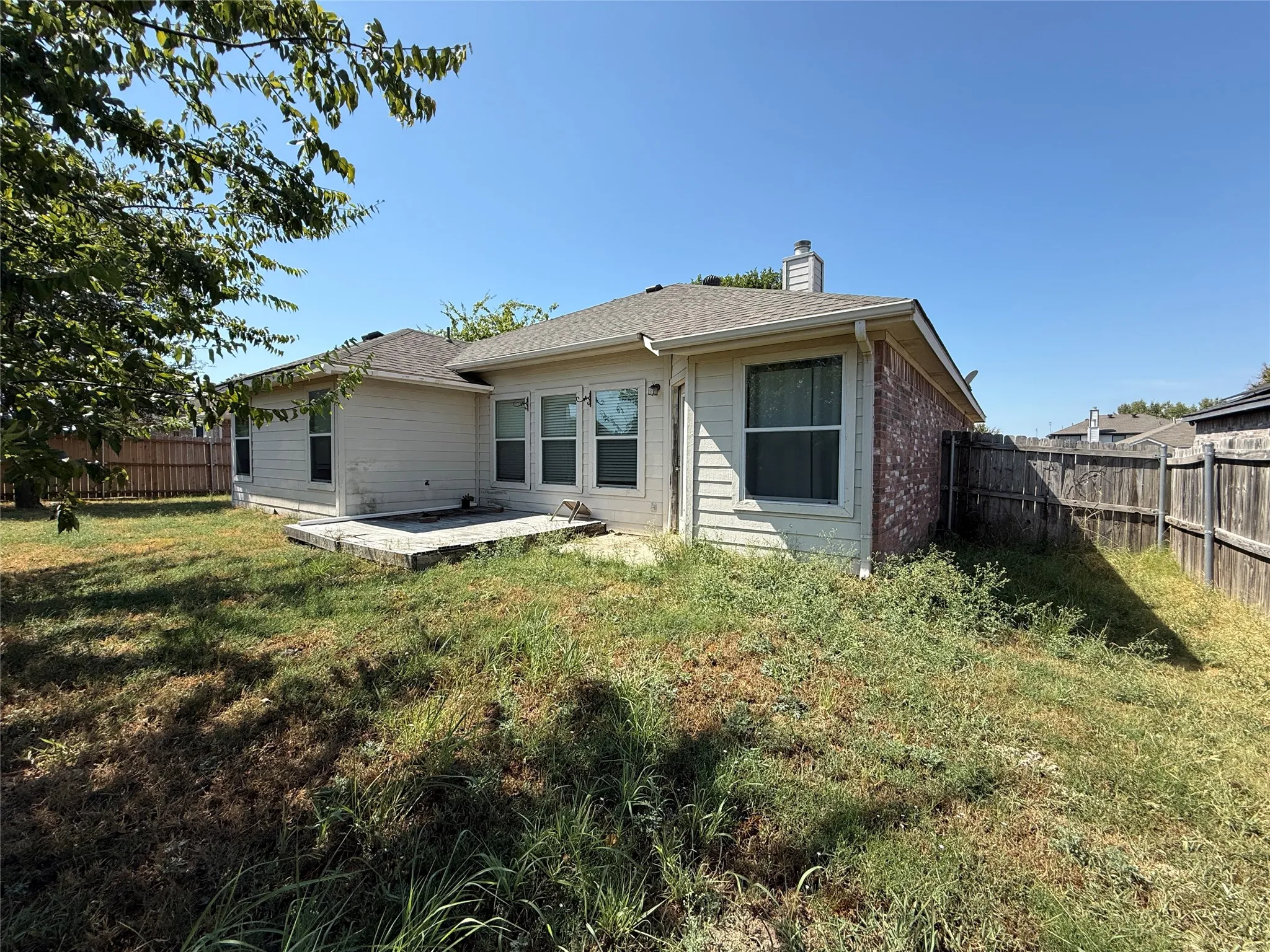 Single Family Residence For Sale in Collin County , 510 Meadowview Street, Farmersville, Texas 75442, 3 Bedroom, 2 Bathroom, 2 Garage spaces, 1,309 Sqft, built in 2003, mls#21396243, Real Estate Agent in Farmersville, Homes For Sale in Collin county, Homes For Sale in Farmersville, Realtor in Farmersville Texas, Real Estate Brokerage Independent Realty Texas, Luminita Cordes Realtor