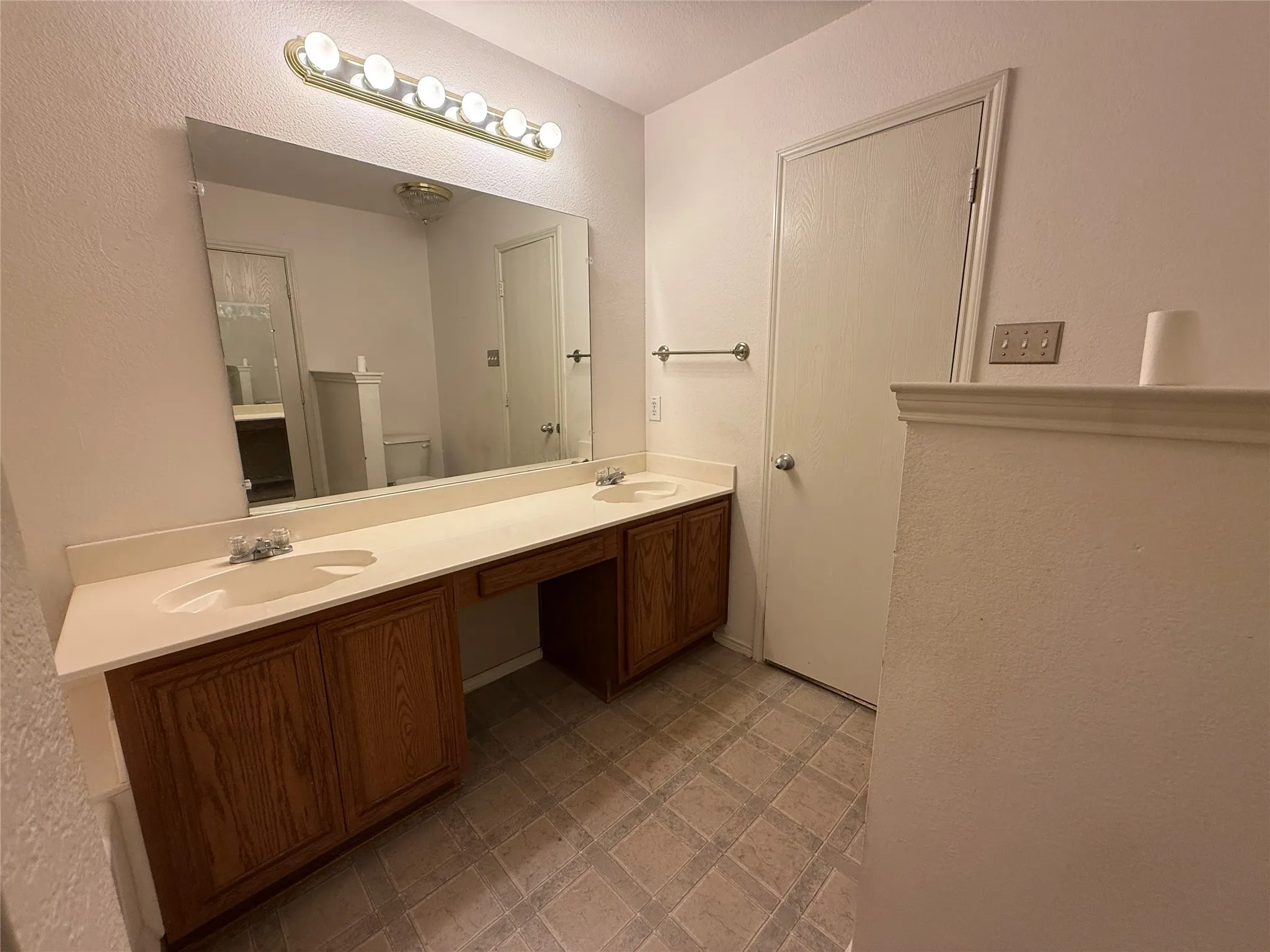 Single Family Residence For Sale in Collin County , 510 Meadowview Street, Farmersville, Texas 75442, 3 Bedroom, 2 Bathroom, 2 Garage spaces, 1,309 Sqft, built in 2003, mls#21396243, Real Estate Agent in Farmersville, Homes For Sale in Collin county, Homes For Sale in Farmersville, Realtor in Farmersville Texas, Real Estate Brokerage Independent Realty Texas, Luminita Cordes Realtor