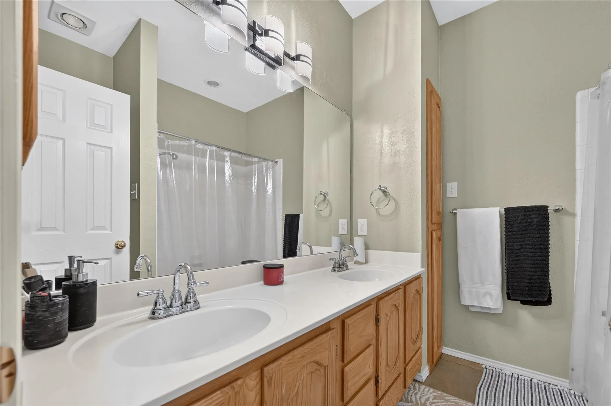 Single Family Residence For Sale in Denton County , 4316 Standridge Drive, The Colony, Texas 75056, 4 Bedroom, 3 Bathroom, 2 Garage spaces, 2,534 Sqft, built in 1995, mls#21396776, Real Estate Agent in The Colony, Homes For Sale in Denton county, Homes For Sale in The Colony, Realtor in The Colony Texas, Real Estate Brokerage Independent Realty Texas, Luminita Cordes Realtor