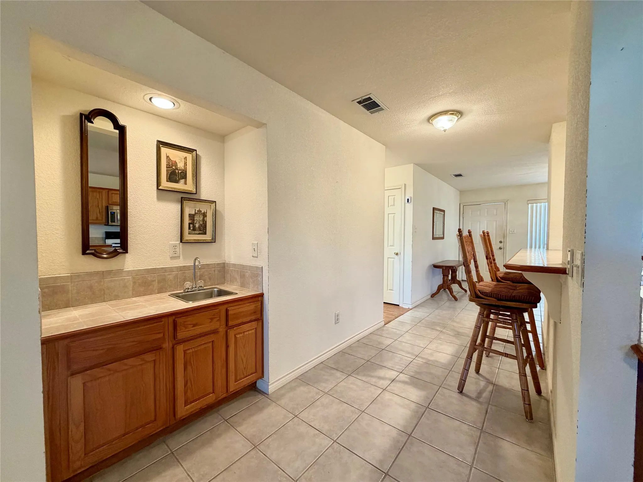 Condominium For Sale in Henderson County , 849 S GUN BARREL Lane E4, Gun Barrel City, Texas 75156, 2 Bedroom, 2 Bathroom, Garage spaces, 1,300 Sqft, built in 2002, mls#21396785, Real Estate Agent in Gun Barrel City, Homes For Sale in Henderson county, Homes For Sale in Gun Barrel City, Realtor in Gun Barrel City Texas, Real Estate Brokerage Independent Realty Texas, Luminita Cordes Realtor