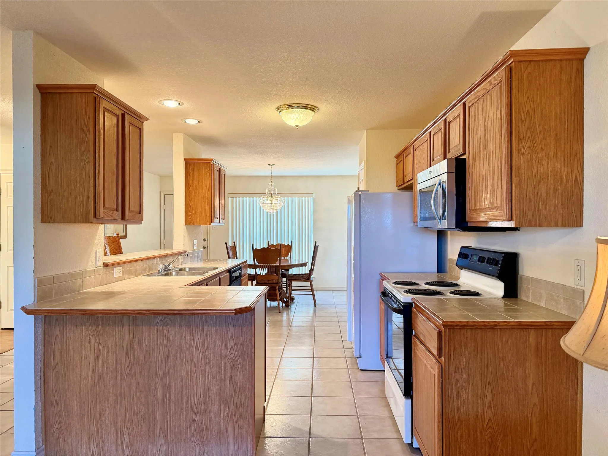 Condominium For Sale in Henderson County , 849 S GUN BARREL Lane E4, Gun Barrel City, Texas 75156, 2 Bedroom, 2 Bathroom, Garage spaces, 1,300 Sqft, built in 2002, mls#21396785, Real Estate Agent in Gun Barrel City, Homes For Sale in Henderson county, Homes For Sale in Gun Barrel City, Realtor in Gun Barrel City Texas, Real Estate Brokerage Independent Realty Texas, Luminita Cordes Realtor