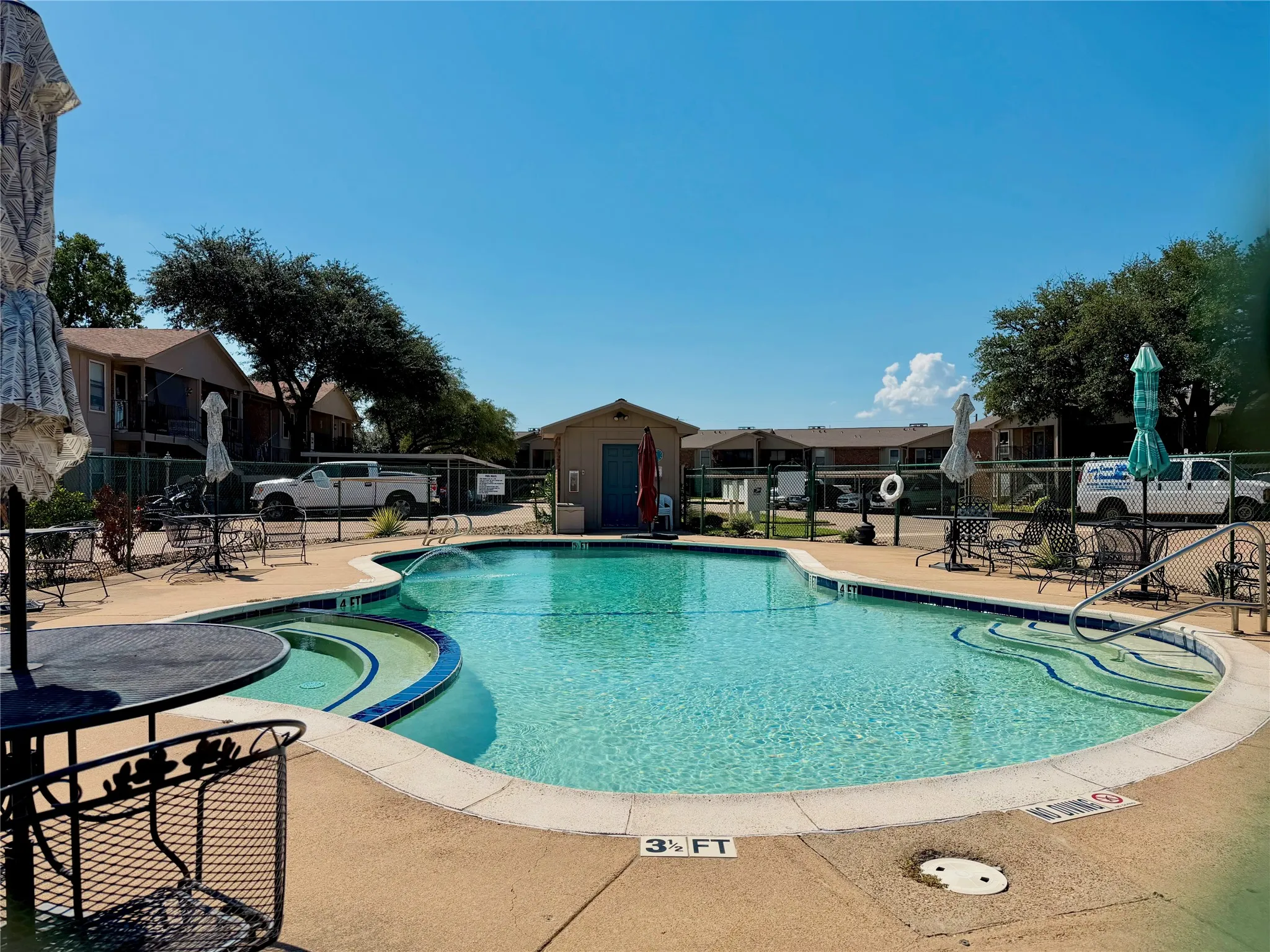 Condominium For Sale in Henderson County , 849 S GUN BARREL Lane E4, Gun Barrel City, Texas 75156, 2 Bedroom, 2 Bathroom, Garage spaces, 1,300 Sqft, built in 2002, mls#21396785, Real Estate Agent in Gun Barrel City, Homes For Sale in Henderson county, Homes For Sale in Gun Barrel City, Realtor in Gun Barrel City Texas, Real Estate Brokerage Independent Realty Texas, Luminita Cordes Realtor