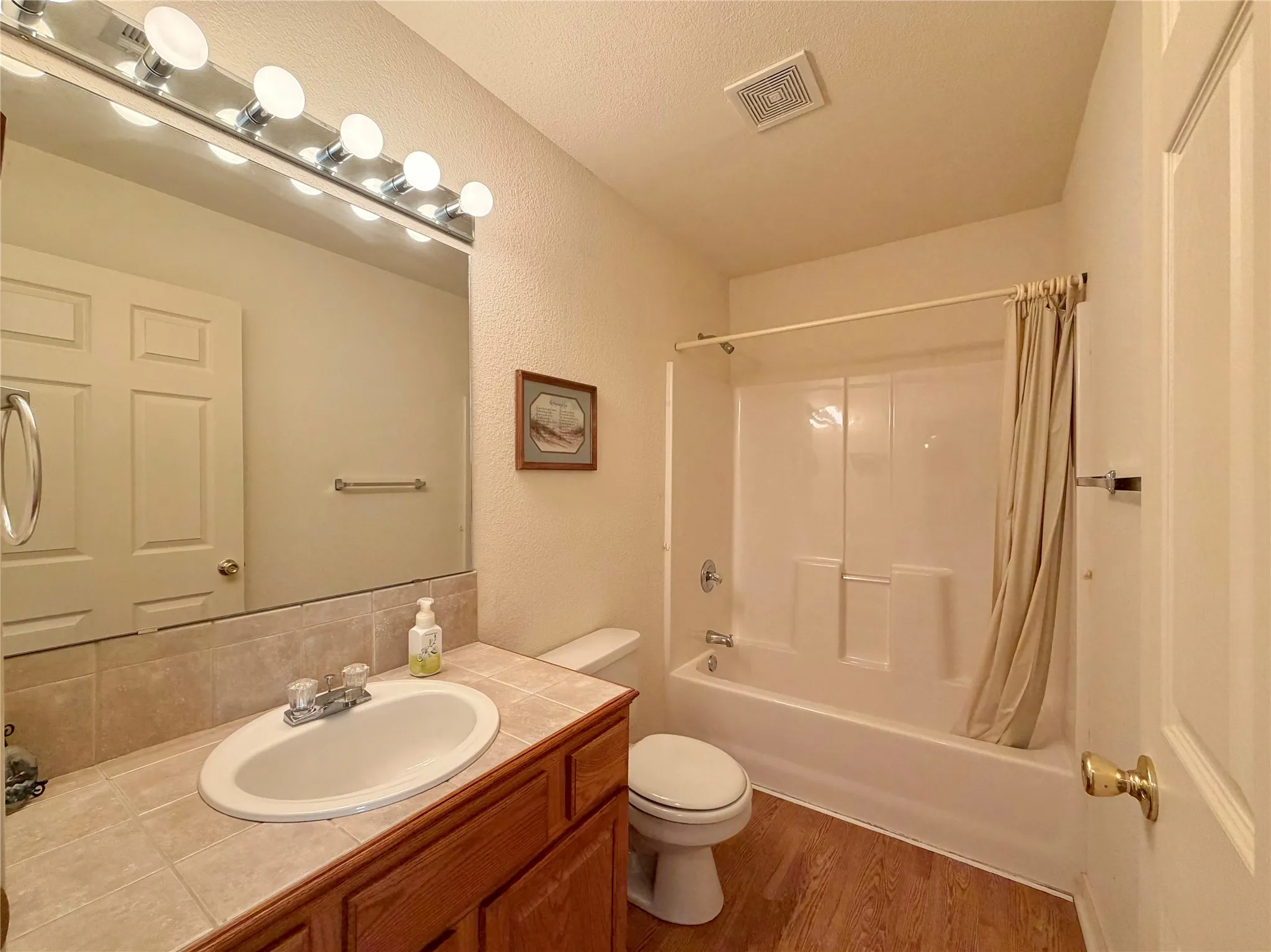 Condominium For Sale in Henderson County , 849 S GUN BARREL Lane E4, Gun Barrel City, Texas 75156, 2 Bedroom, 2 Bathroom, Garage spaces, 1,300 Sqft, built in 2002, mls#21396785, Real Estate Agent in Gun Barrel City, Homes For Sale in Henderson county, Homes For Sale in Gun Barrel City, Realtor in Gun Barrel City Texas, Real Estate Brokerage Independent Realty Texas, Luminita Cordes Realtor