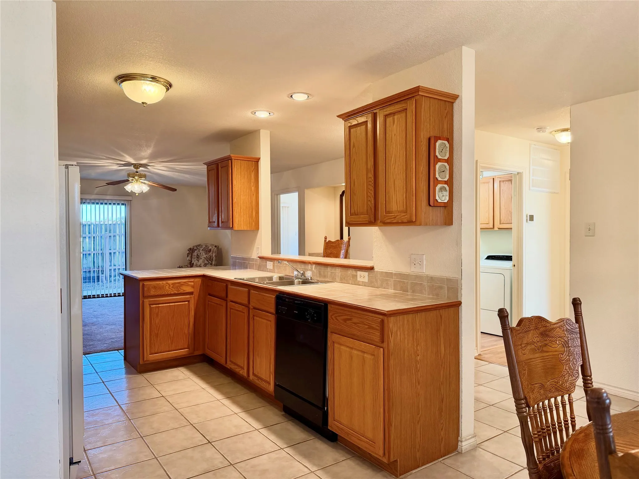 Condominium For Sale in Henderson County , 849 S GUN BARREL Lane E4, Gun Barrel City, Texas 75156, 2 Bedroom, 2 Bathroom, Garage spaces, 1,300 Sqft, built in 2002, mls#21396785, Real Estate Agent in Gun Barrel City, Homes For Sale in Henderson county, Homes For Sale in Gun Barrel City, Realtor in Gun Barrel City Texas, Real Estate Brokerage Independent Realty Texas, Luminita Cordes Realtor