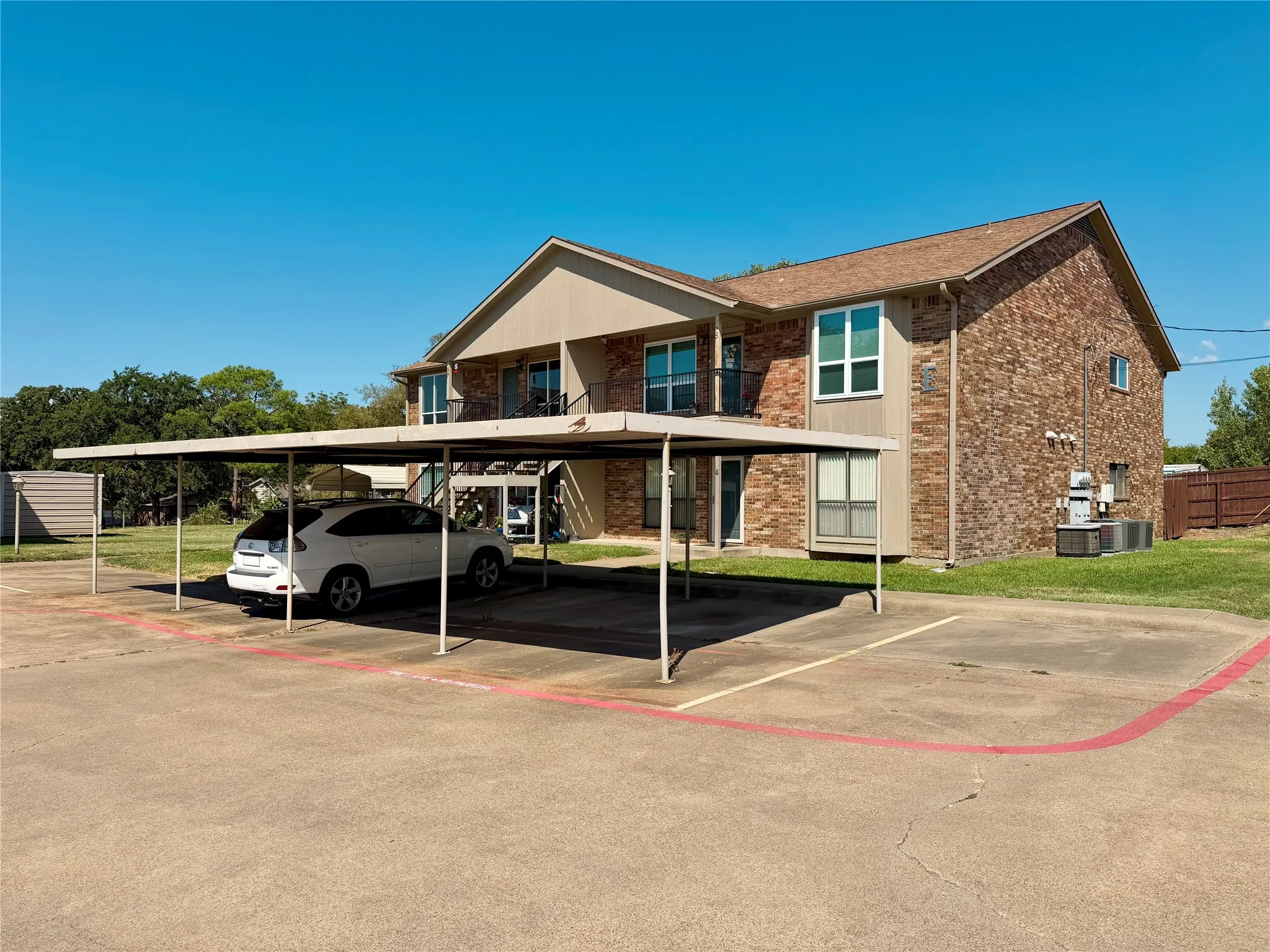 Condominium For Sale in Henderson County , 849 S GUN BARREL Lane E4, Gun Barrel City, Texas 75156, 2 Bedroom, 2 Bathroom, Garage spaces, 1,300 Sqft, built in 2002, mls#21396785, Real Estate Agent in Gun Barrel City, Homes For Sale in Henderson county, Homes For Sale in Gun Barrel City, Realtor in Gun Barrel City Texas, Real Estate Brokerage Independent Realty Texas, Luminita Cordes Realtor