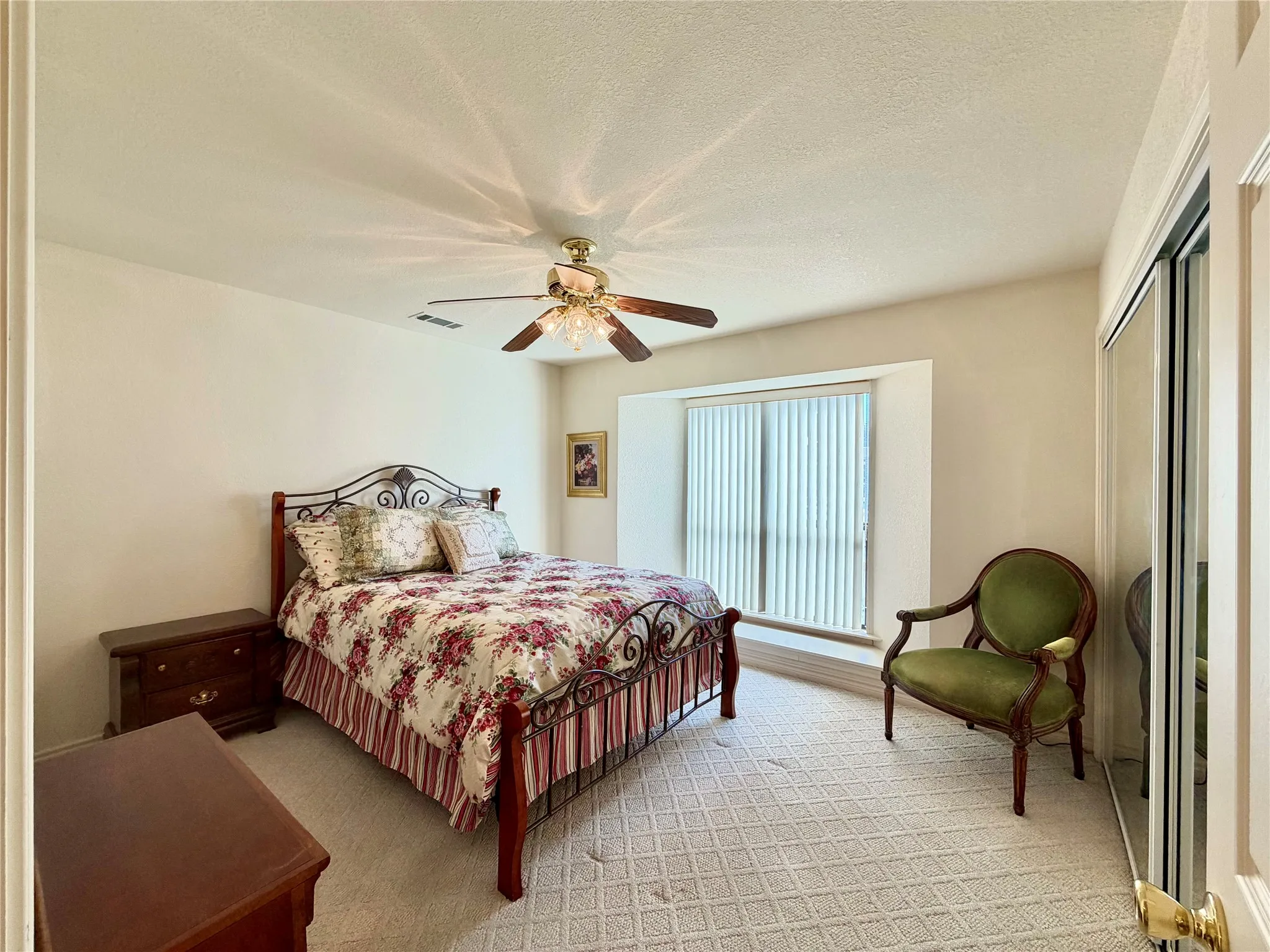 Condominium For Sale in Henderson County , 849 S GUN BARREL Lane E4, Gun Barrel City, Texas 75156, 2 Bedroom, 2 Bathroom, Garage spaces, 1,300 Sqft, built in 2002, mls#21396785, Real Estate Agent in Gun Barrel City, Homes For Sale in Henderson county, Homes For Sale in Gun Barrel City, Realtor in Gun Barrel City Texas, Real Estate Brokerage Independent Realty Texas, Luminita Cordes Realtor