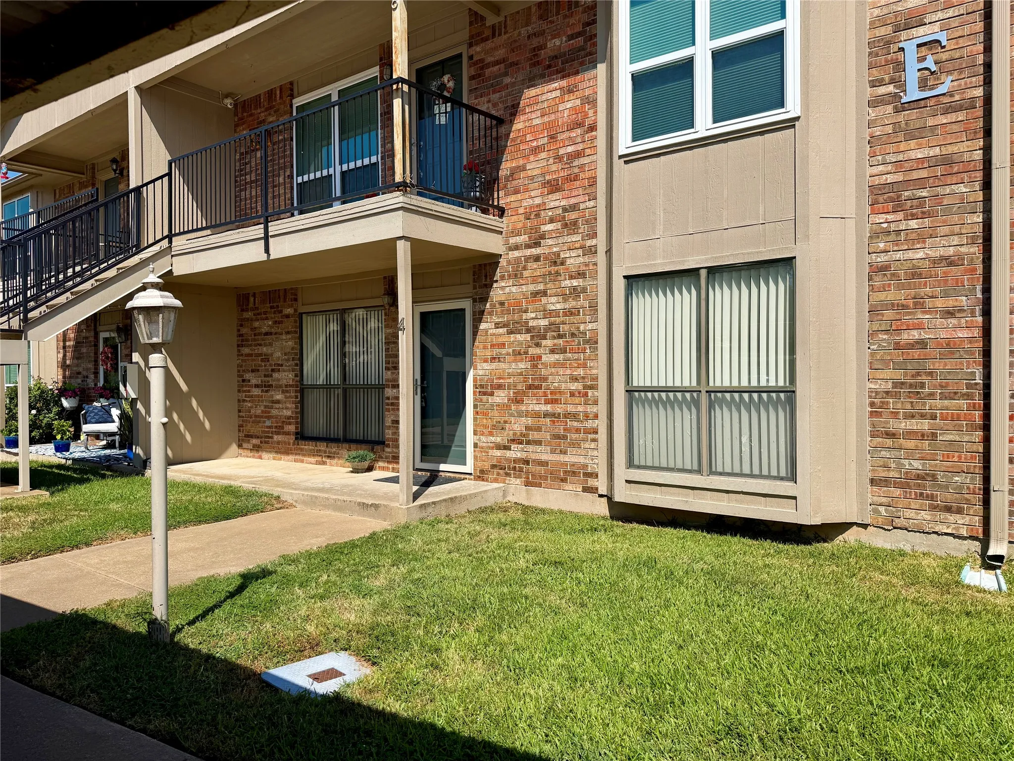Condominium For Sale in Henderson County , 849 S GUN BARREL Lane E4, Gun Barrel City, Texas 75156, 2 Bedroom, 2 Bathroom, Garage spaces, 1,300 Sqft, built in 2002, mls#21396785, Real Estate Agent in Gun Barrel City, Homes For Sale in Henderson county, Homes For Sale in Gun Barrel City, Realtor in Gun Barrel City Texas, Real Estate Brokerage Independent Realty Texas, Luminita Cordes Realtor
